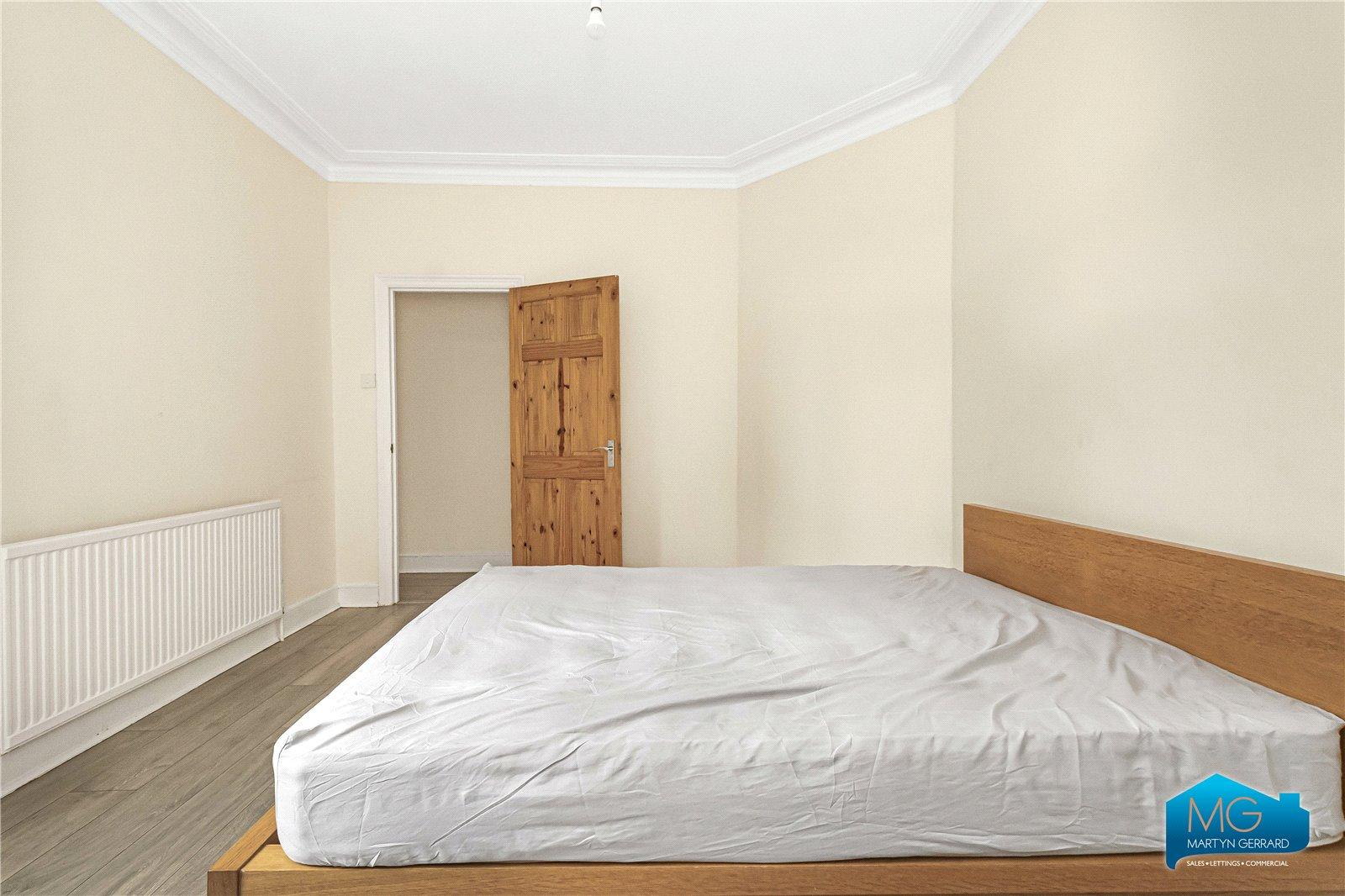 2 bedroom Ground Floor Flat to rent - Martyn Gerrard