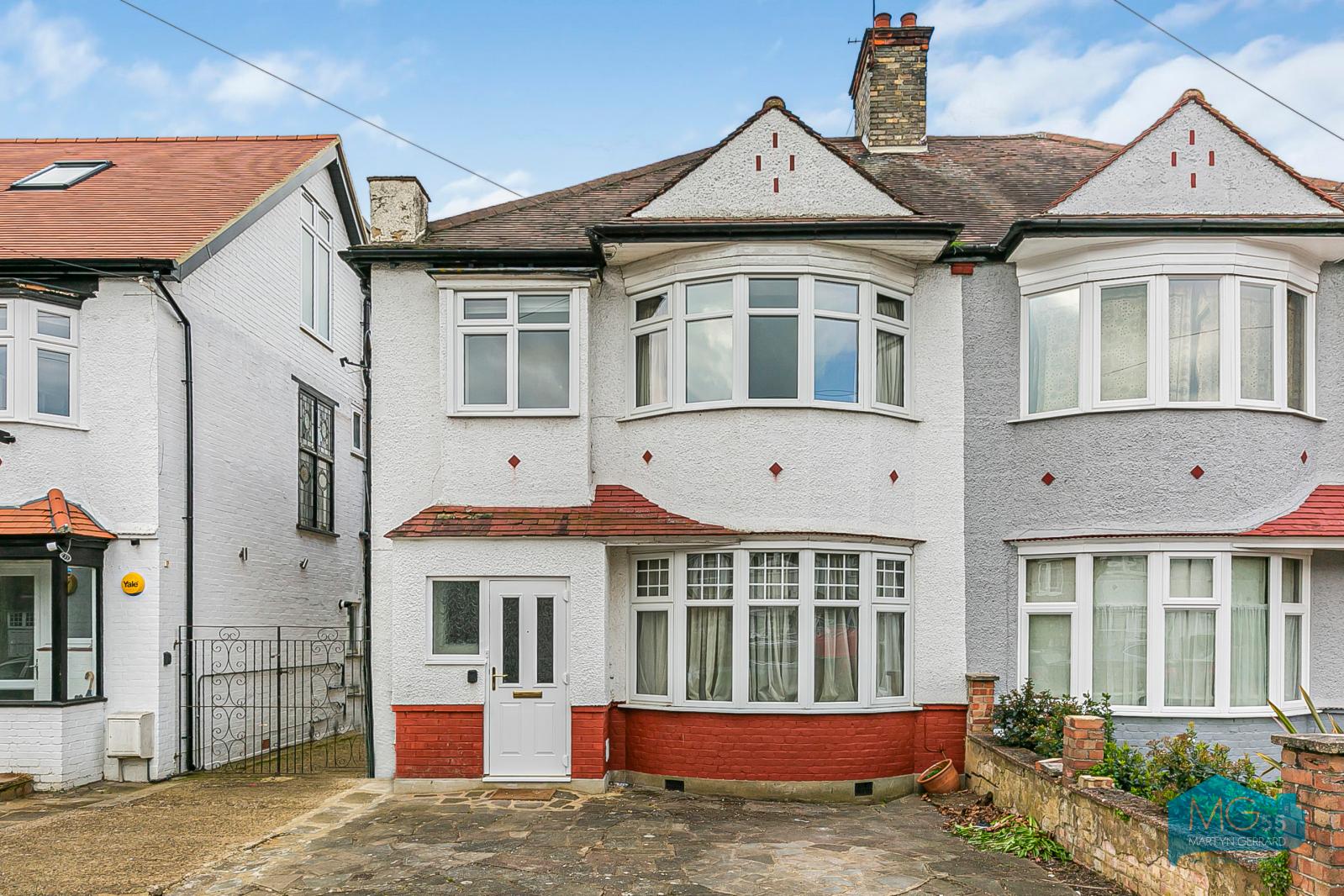 3 bedroom Semi-Detached House to rent - Martyn Gerrard