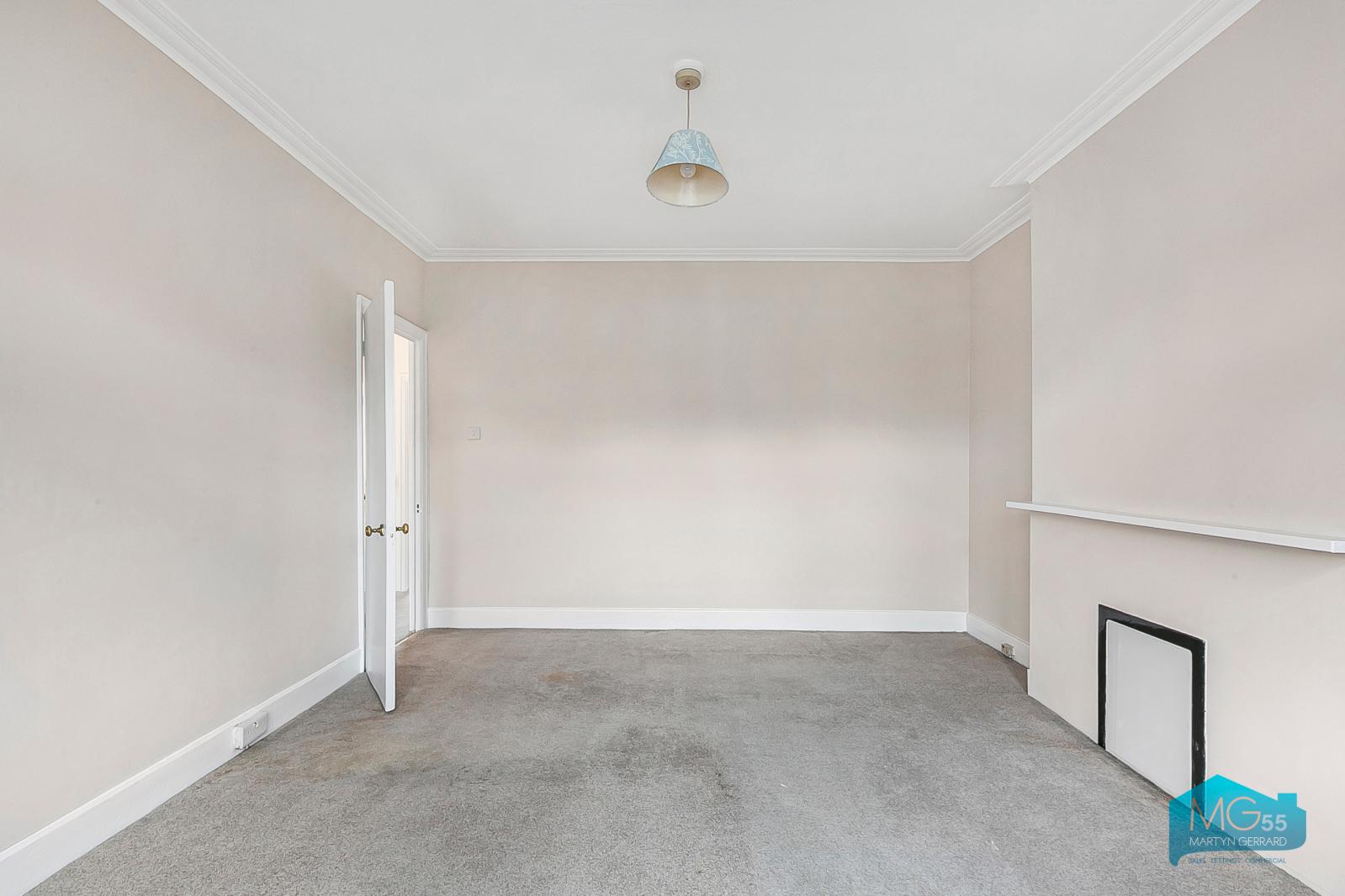 3 bedroom Semi-Detached House to rent - Martyn Gerrard