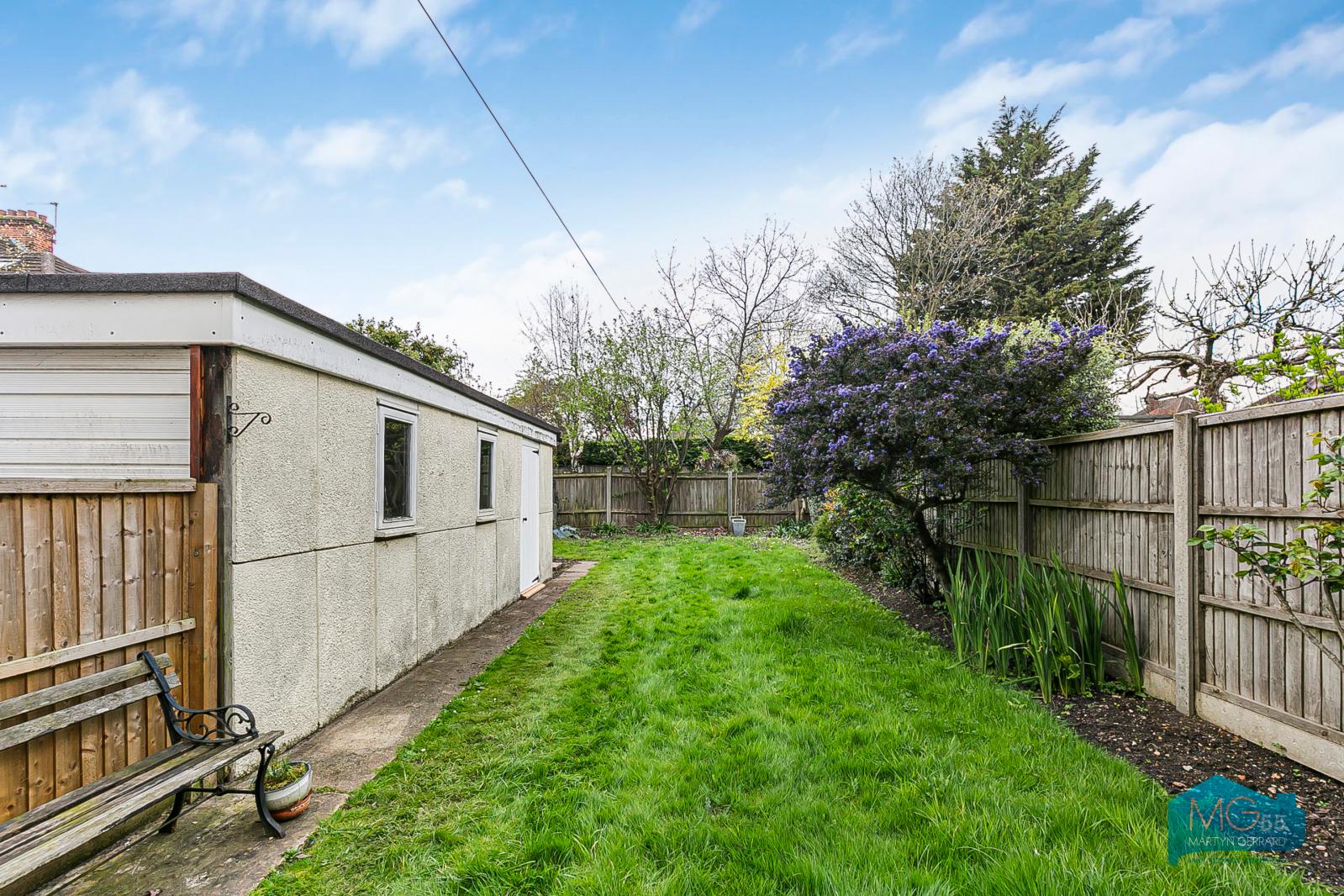 3 bedroom Semi-Detached House to rent - Martyn Gerrard