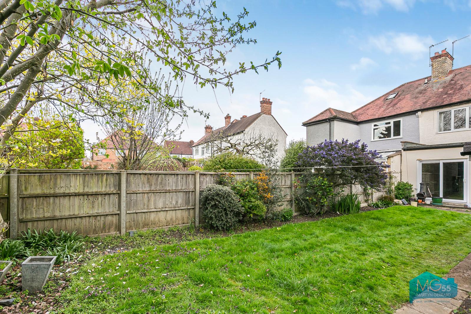 3 bedroom Semi-Detached House to rent - Martyn Gerrard