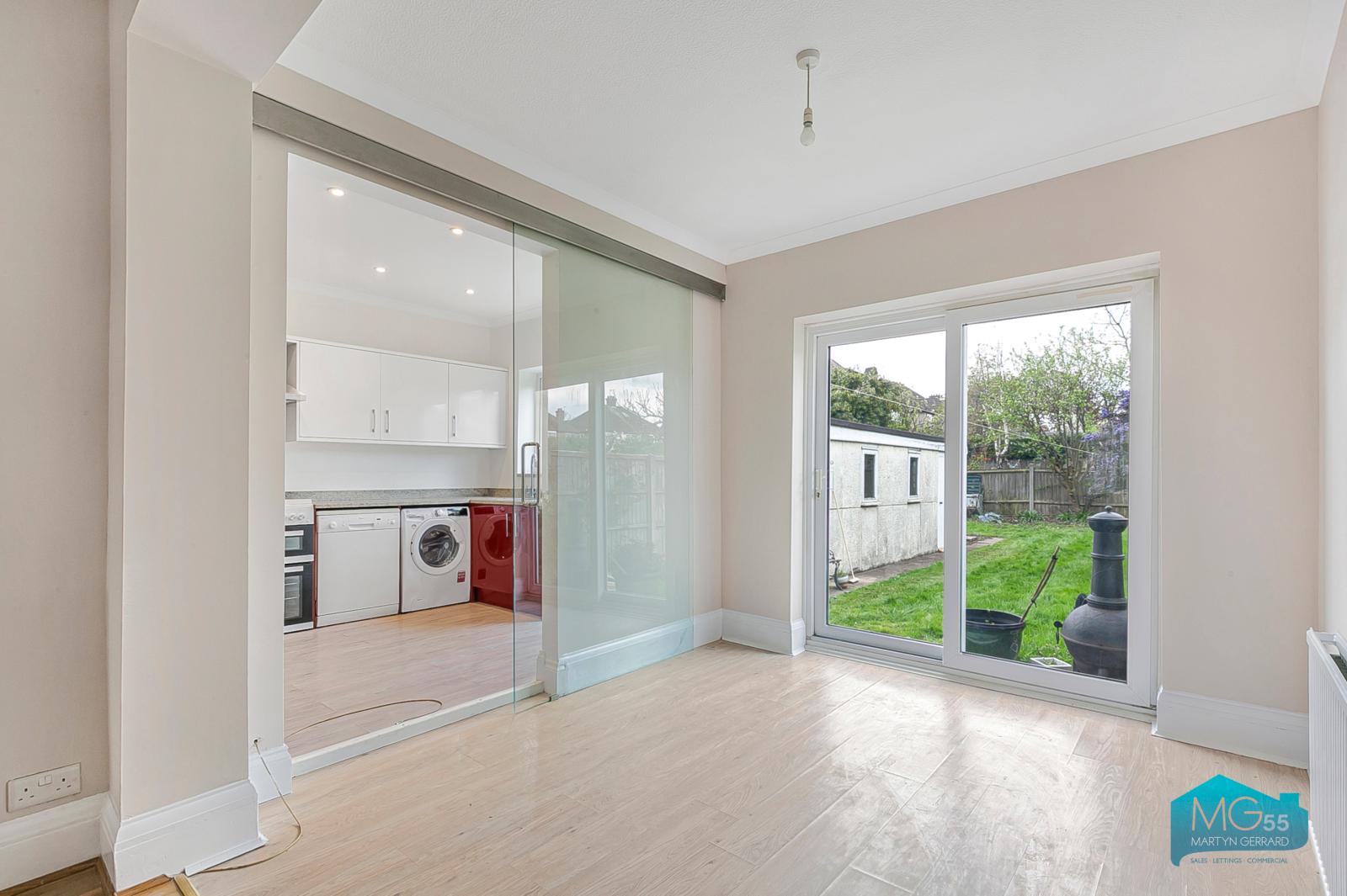 3 bedroom Semi-Detached House to rent - Martyn Gerrard