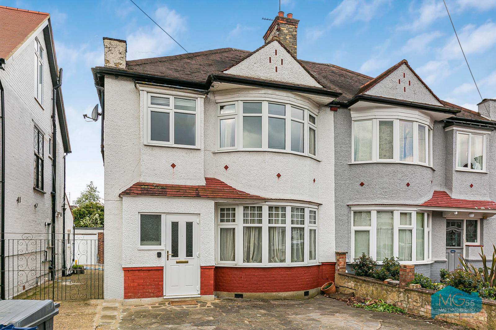 3 bedroom Semi-Detached House to rent - Martyn Gerrard