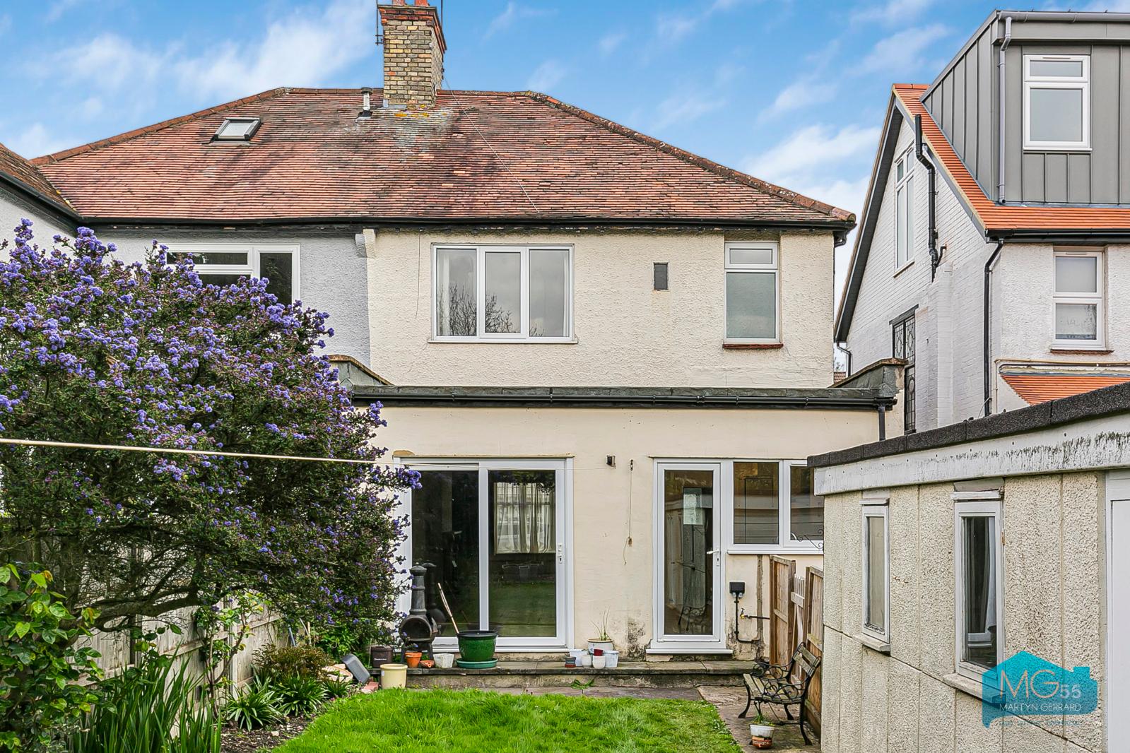 3 bedroom Semi-Detached House to rent - Martyn Gerrard