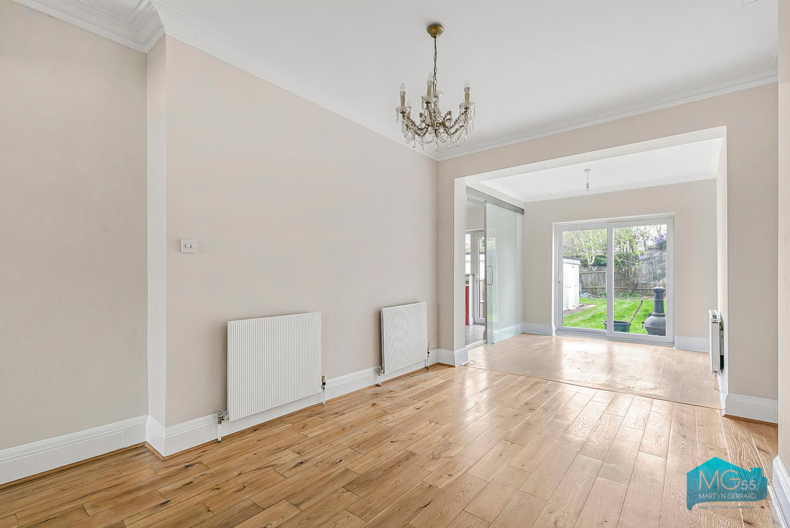3 bedroom Semi-Detached House to rent - Martyn Gerrard