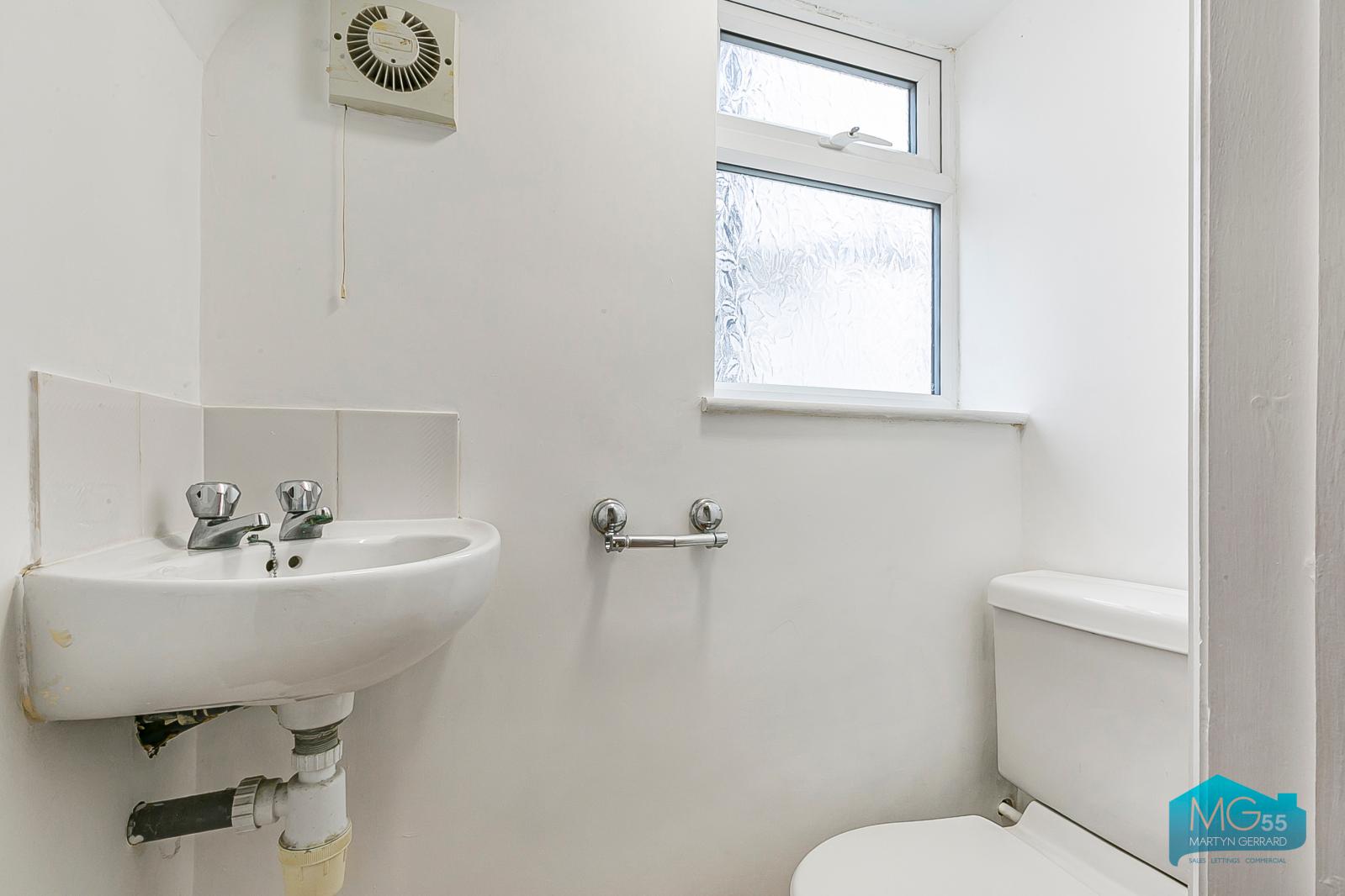 3 bedroom Semi-Detached House to rent - Martyn Gerrard