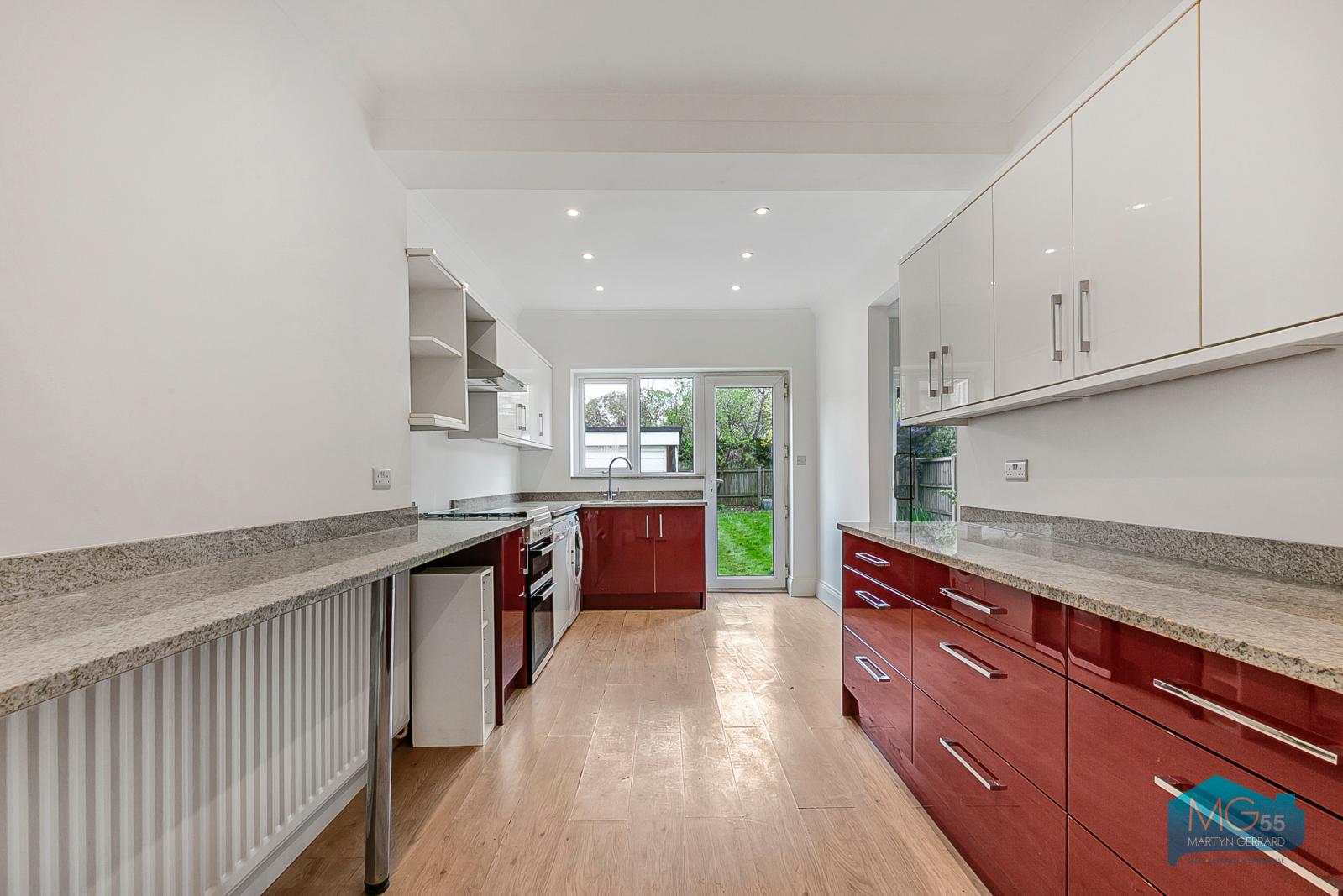 3 bedroom Semi-Detached House to rent - Martyn Gerrard