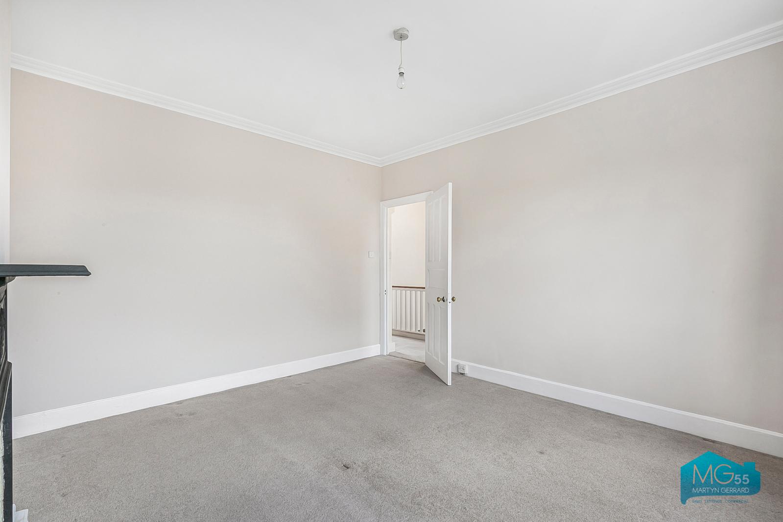 3 bedroom Semi-Detached House to rent - Martyn Gerrard