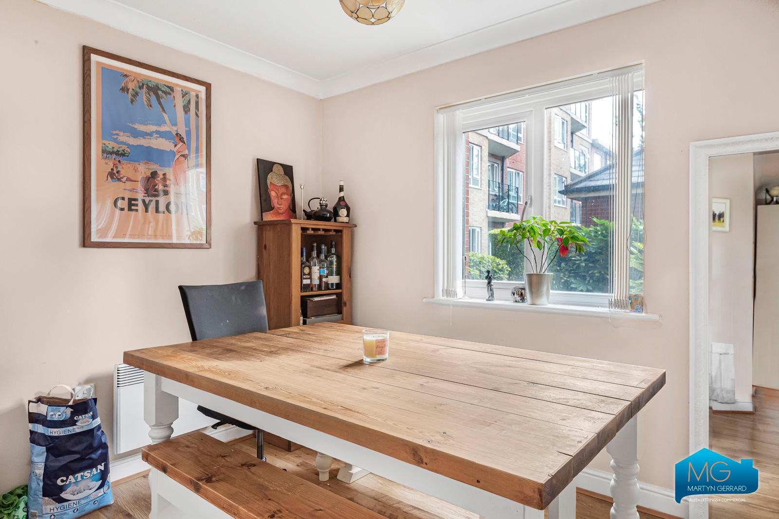 2 bedroom Ground Floor Flat to rent - Martyn Gerrard