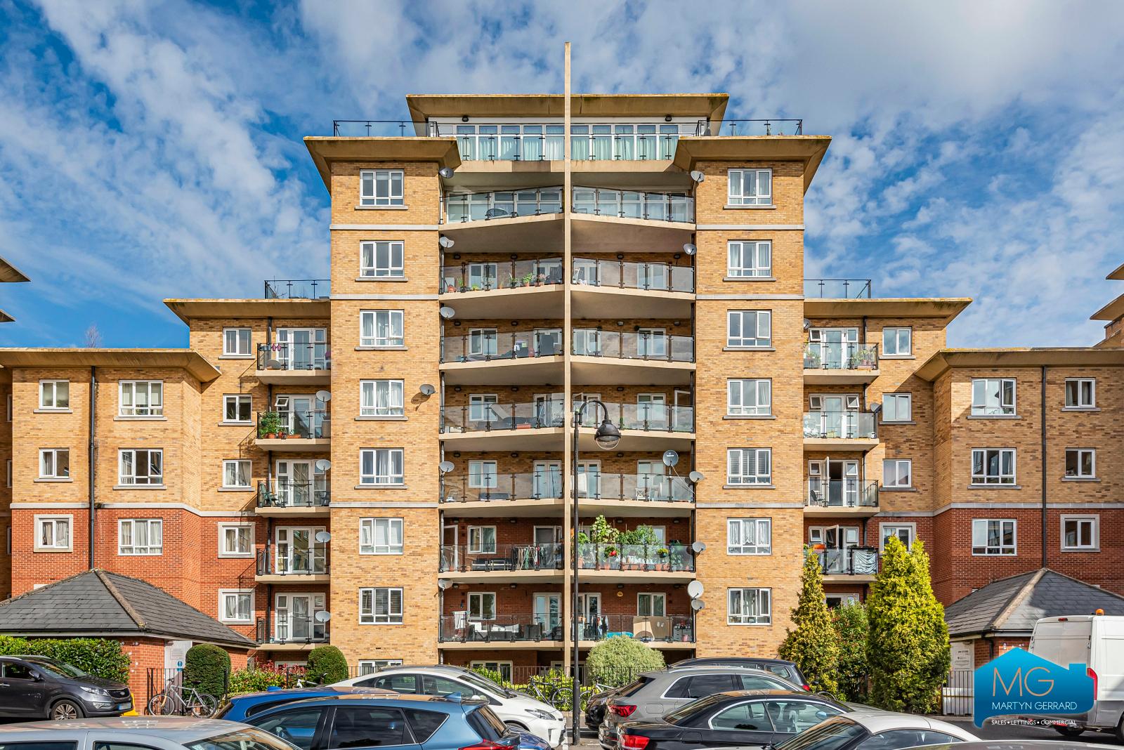 2 bedroom Ground Floor Flat to rent - Martyn Gerrard