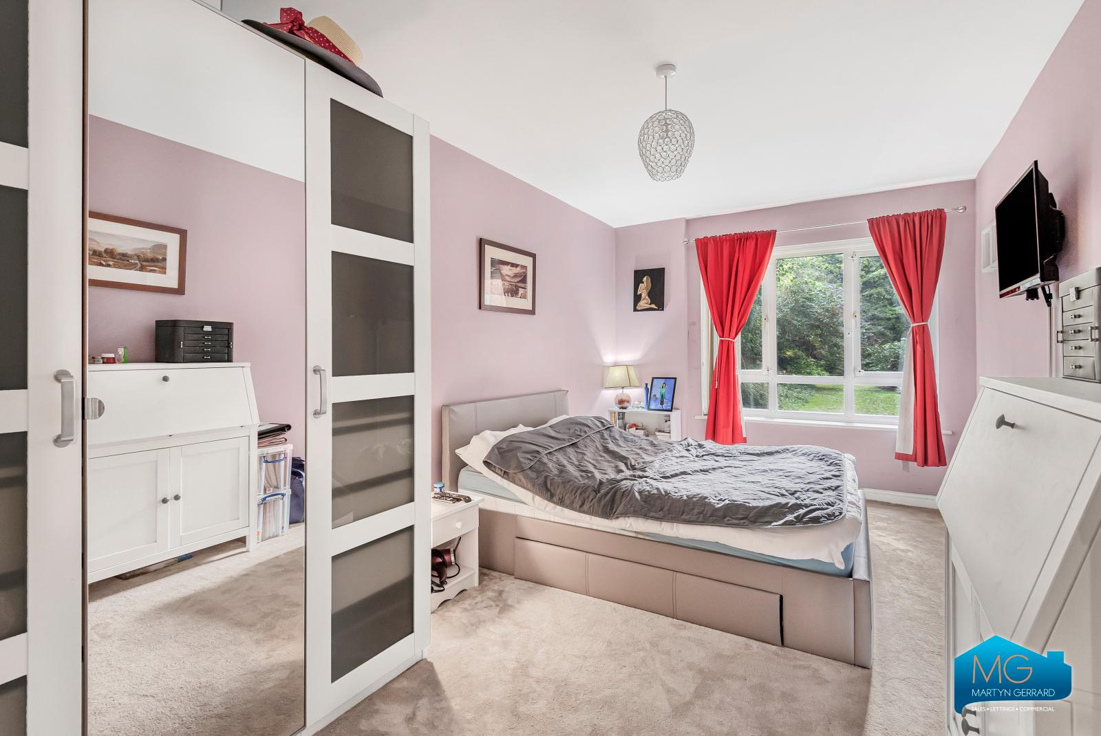 2 bedroom Ground Floor Flat to rent - Martyn Gerrard