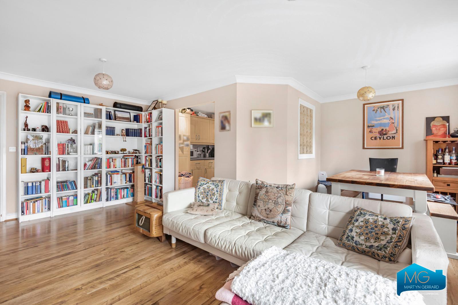 2 bedroom Ground Floor Flat to rent - Martyn Gerrard
