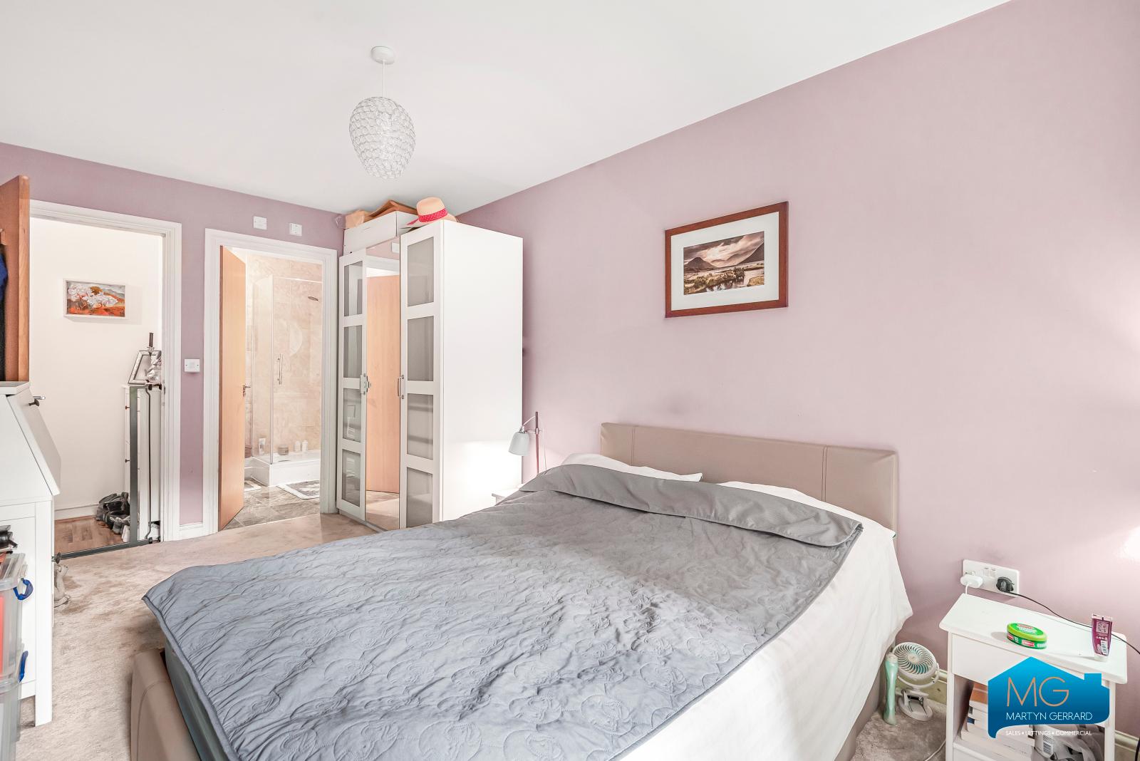 2 bedroom Ground Floor Flat to rent - Martyn Gerrard