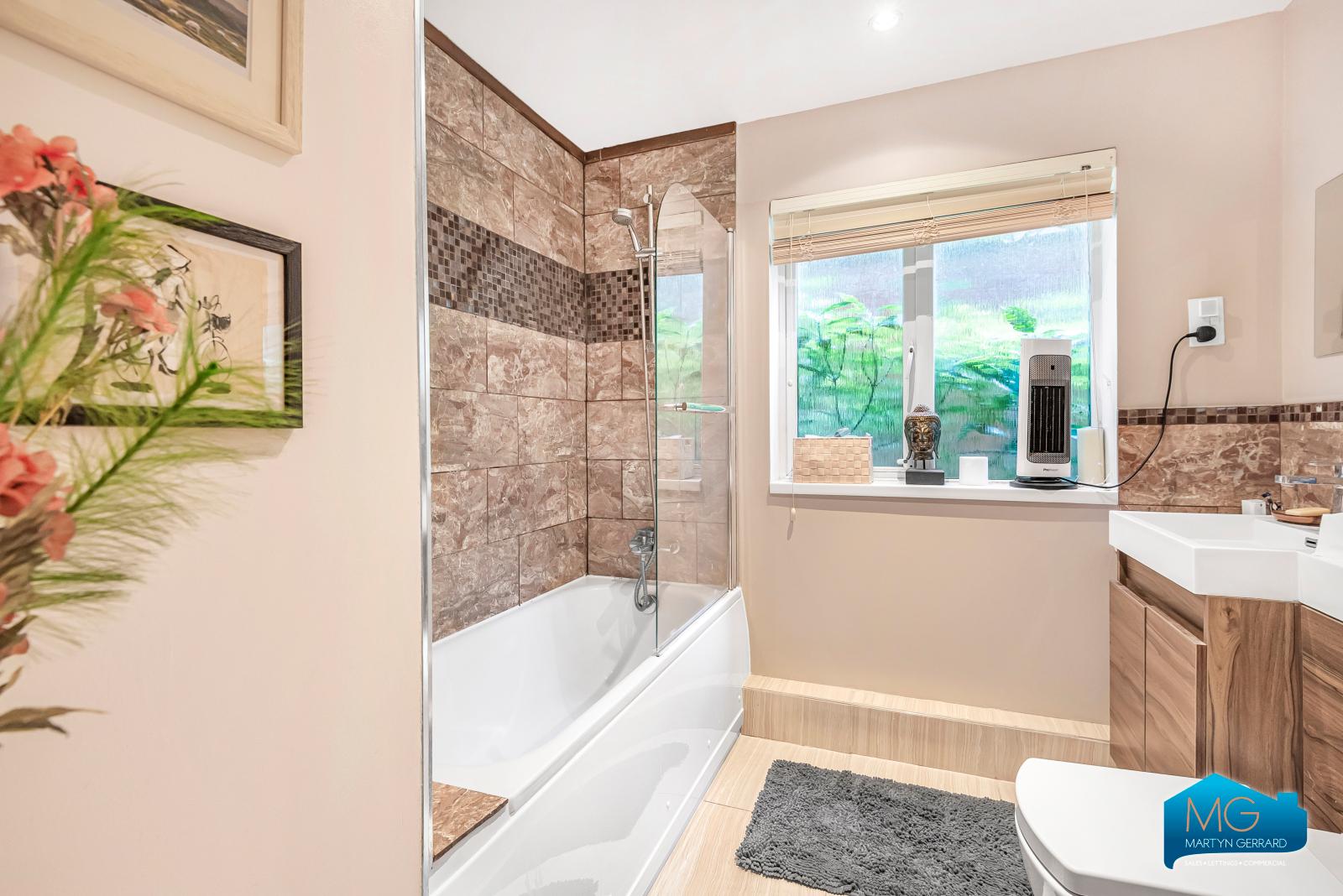 2 bedroom Ground Floor Flat to rent - Martyn Gerrard