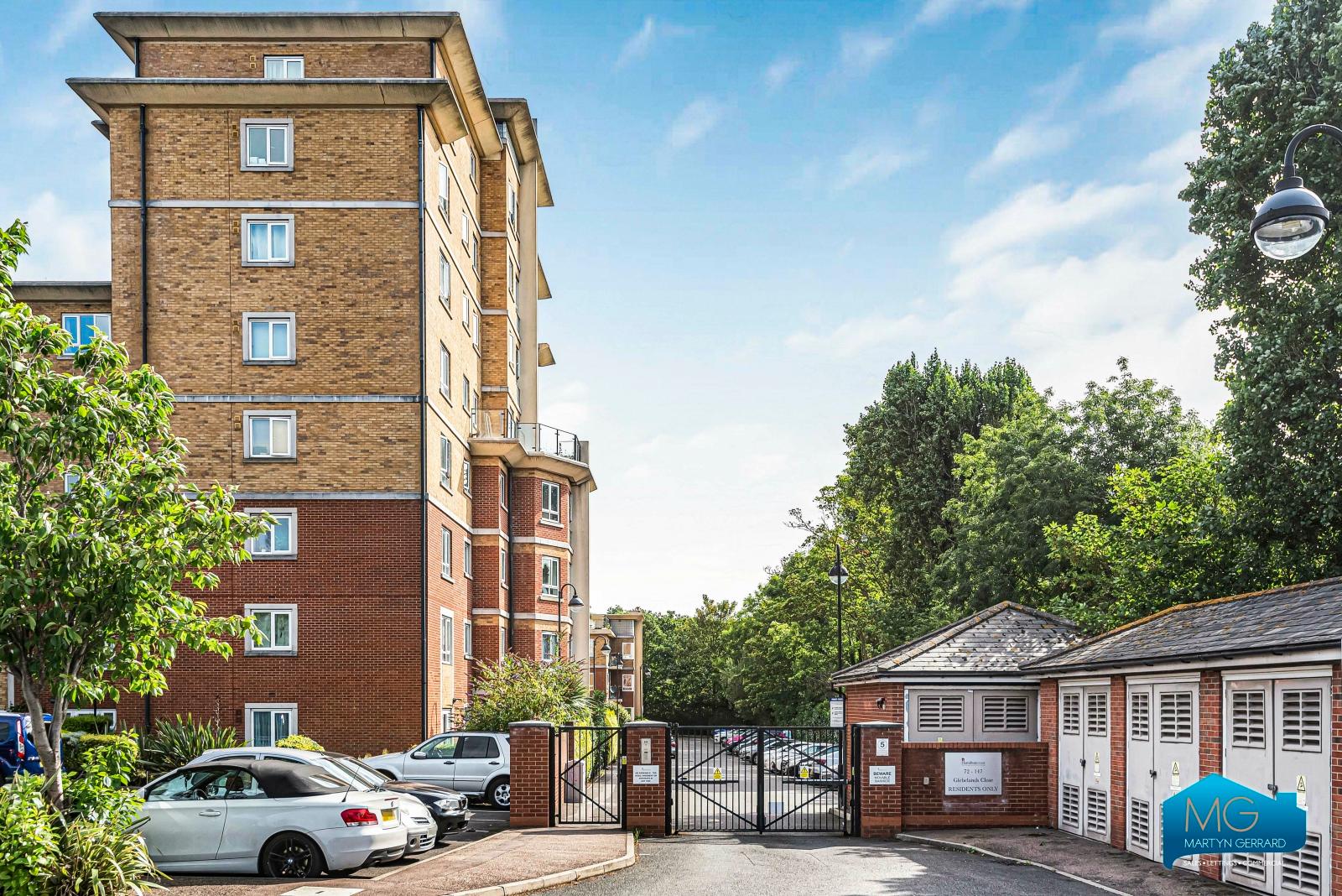 2 bedroom Ground Floor Flat to rent - Martyn Gerrard
