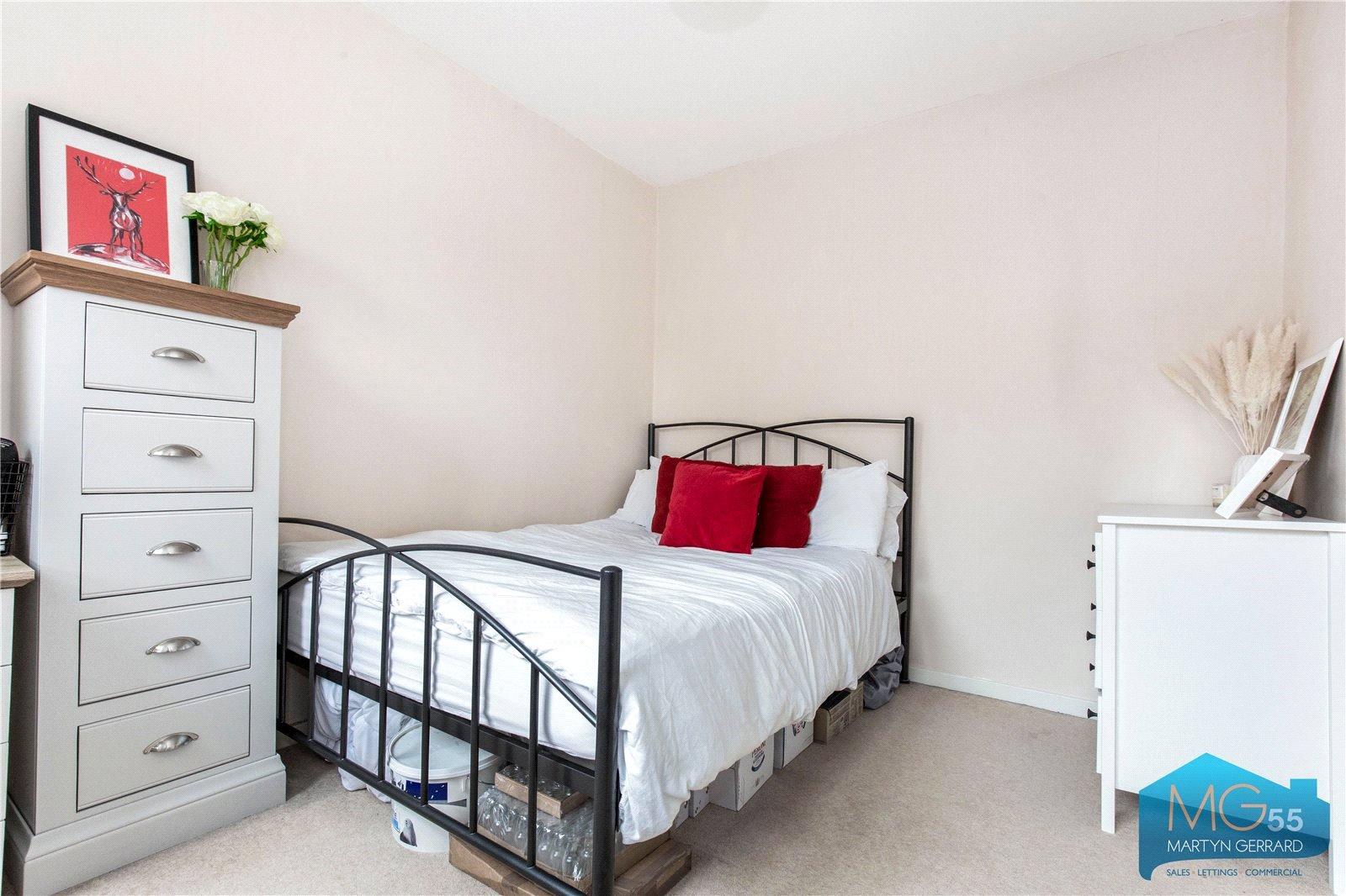 2 bedroom Apartment to rent - Martyn Gerrard