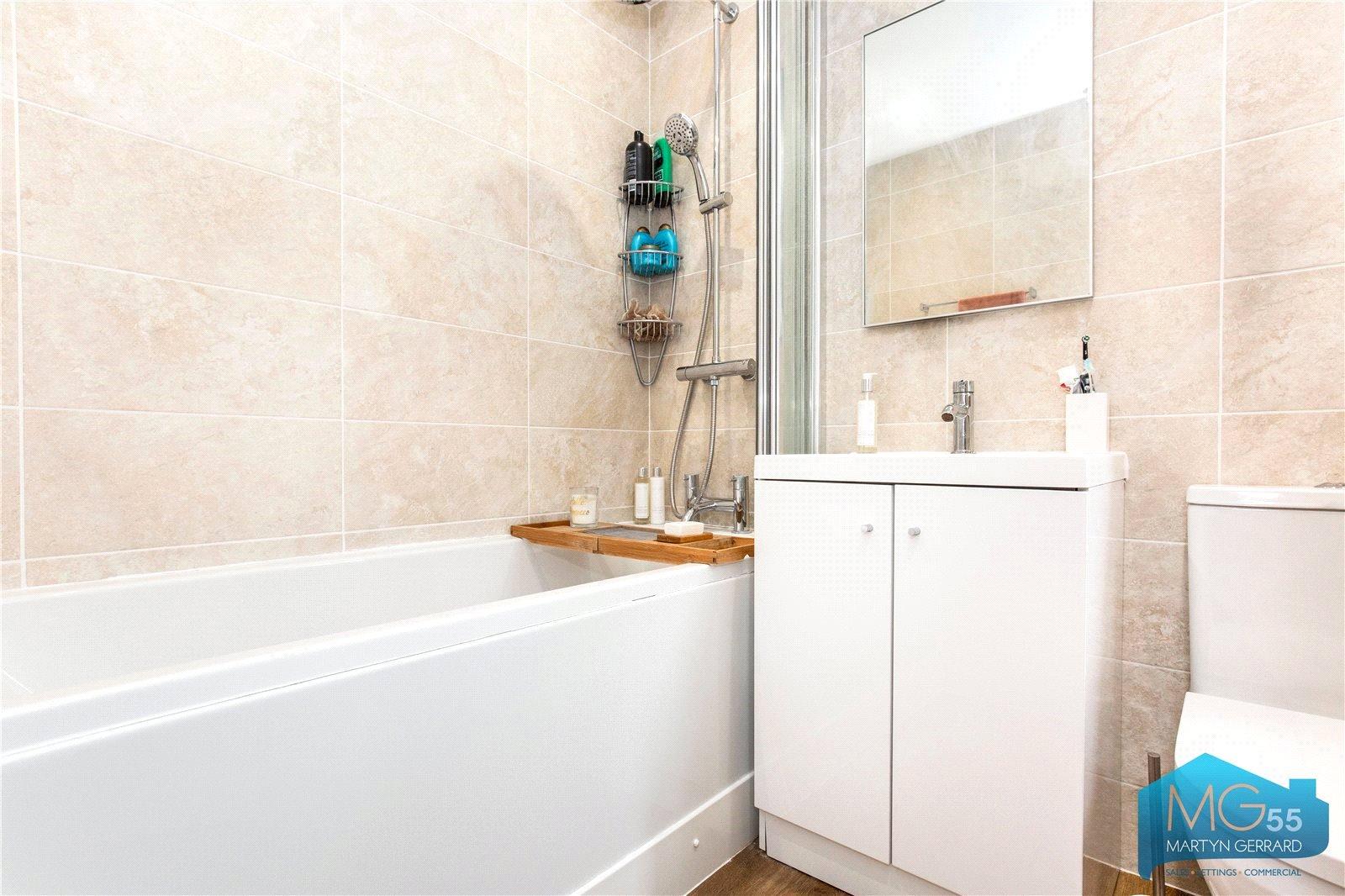 2 bedroom Apartment to rent - Martyn Gerrard