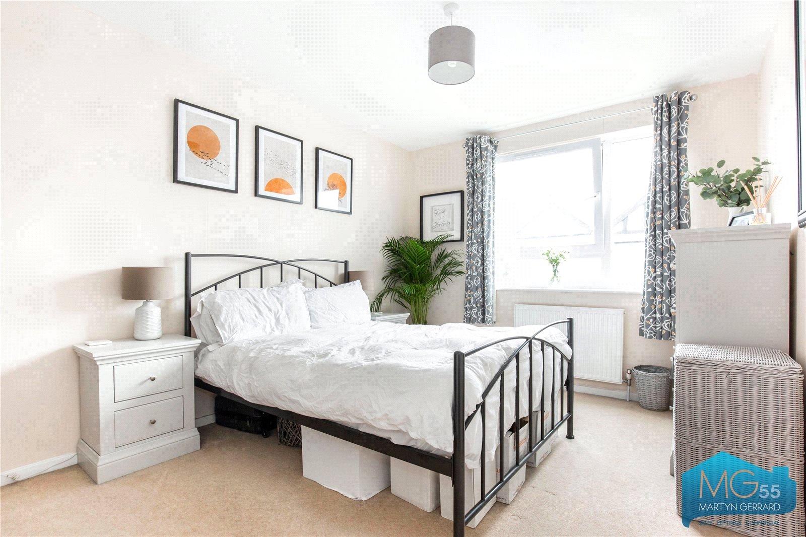 2 bedroom Apartment to rent - Martyn Gerrard