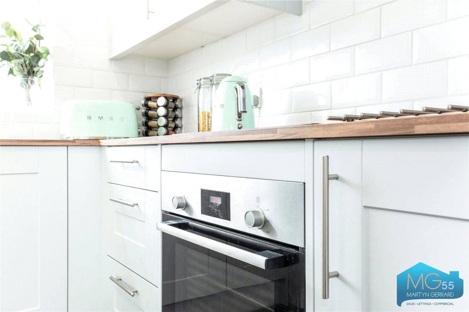 2 bedroom Apartment to rent - Martyn Gerrard