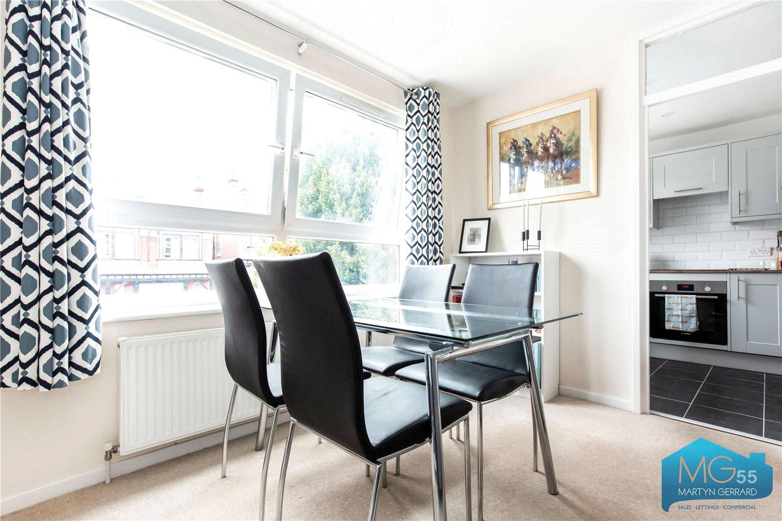 2 bedroom Apartment to rent - Martyn Gerrard