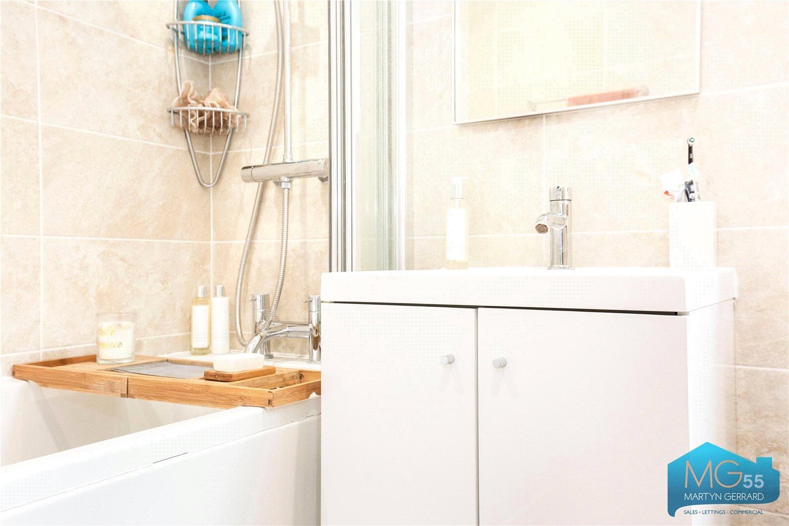 2 bedroom Apartment to rent - Martyn Gerrard
