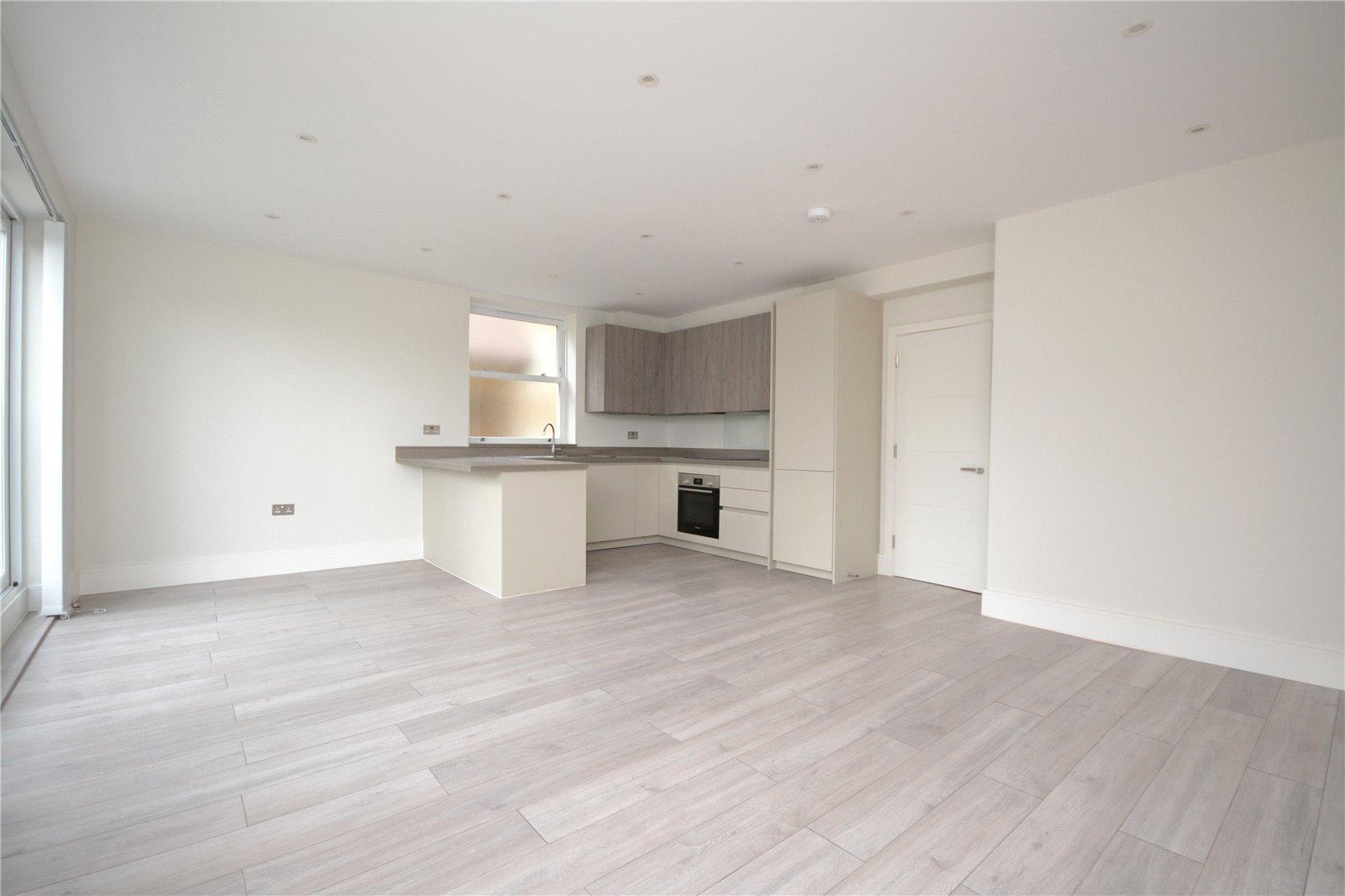 3 bedroom Apartment to rent - Martyn Gerrard