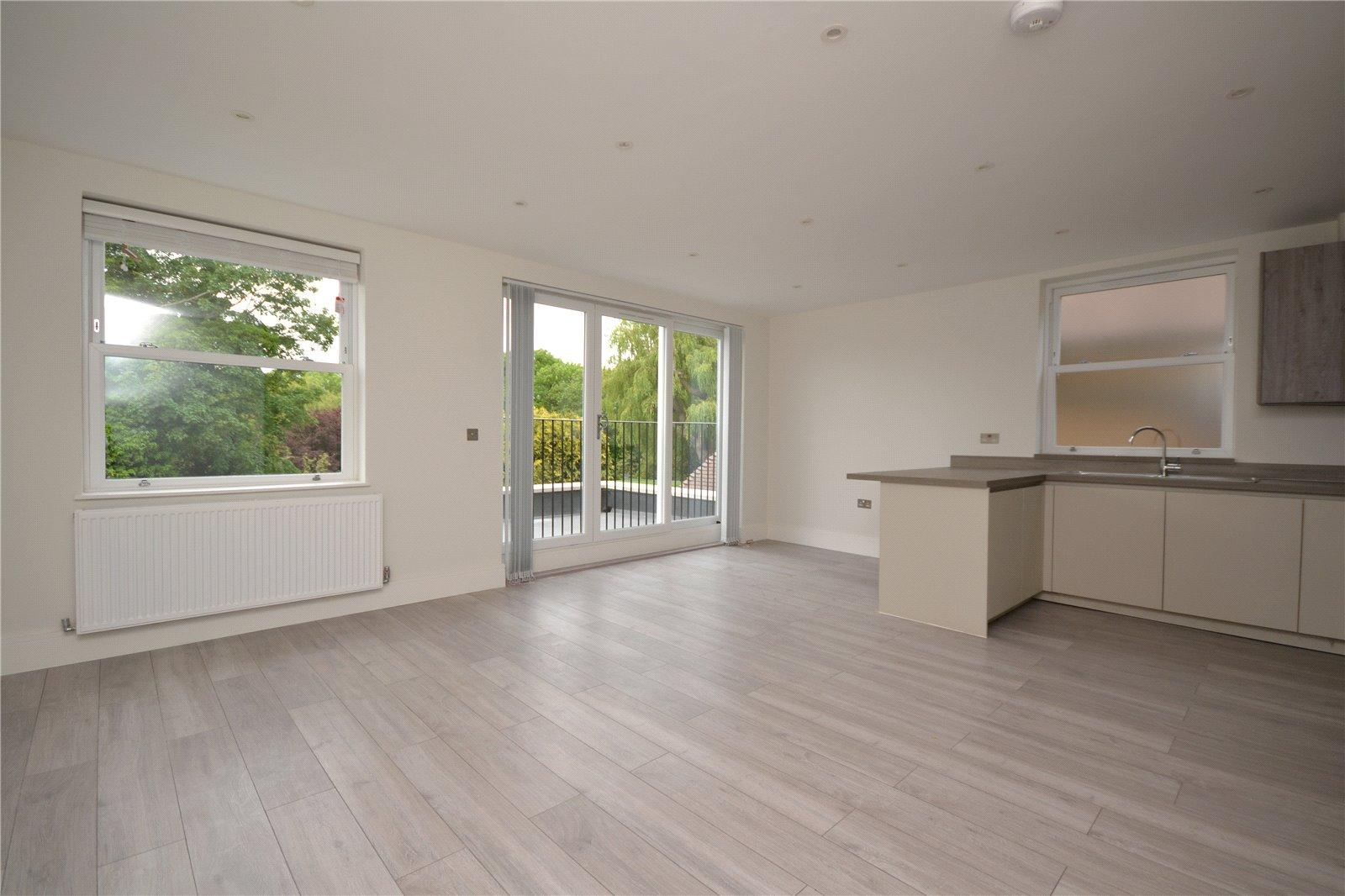 3 bedroom Apartment to rent - Martyn Gerrard