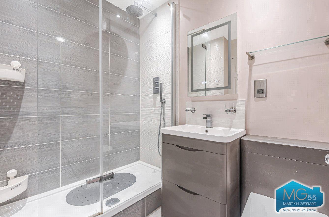 2 bedroom Ground Floor Flat to rent - Martyn Gerrard