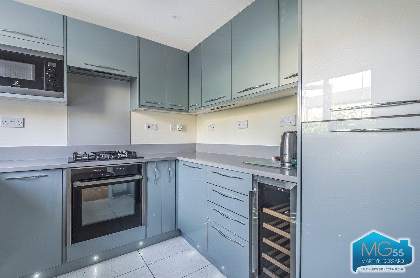 2 bedroom Ground Floor Flat to rent - Martyn Gerrard