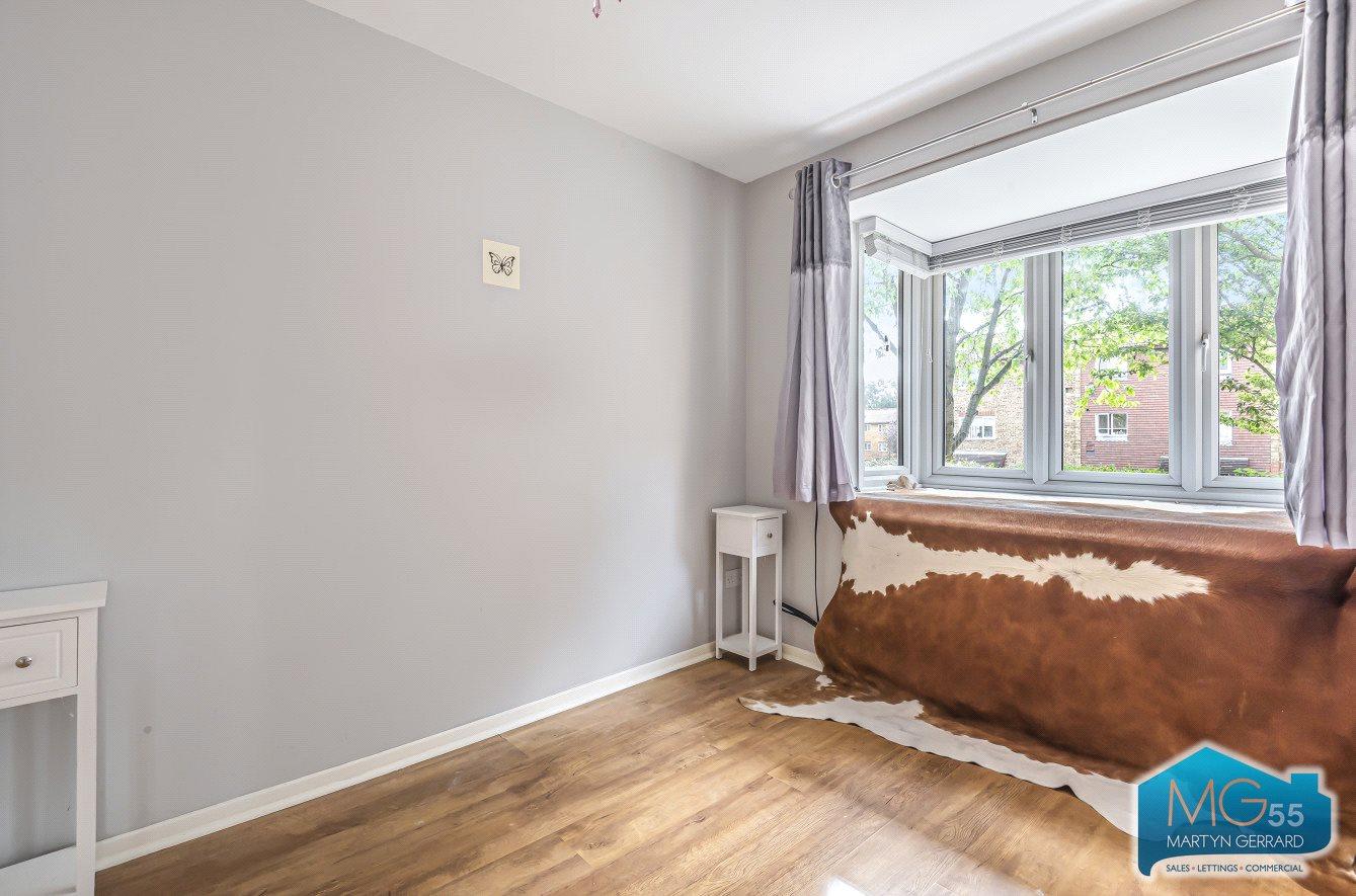 2 bedroom Ground Floor Flat to rent - Martyn Gerrard