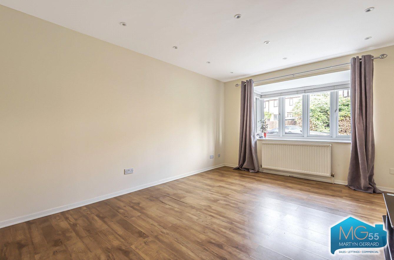 2 bedroom Ground Floor Flat to rent - Martyn Gerrard