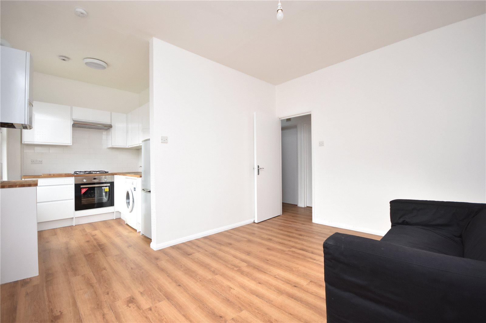 2 bedroom Apartment to rent - Martyn Gerrard