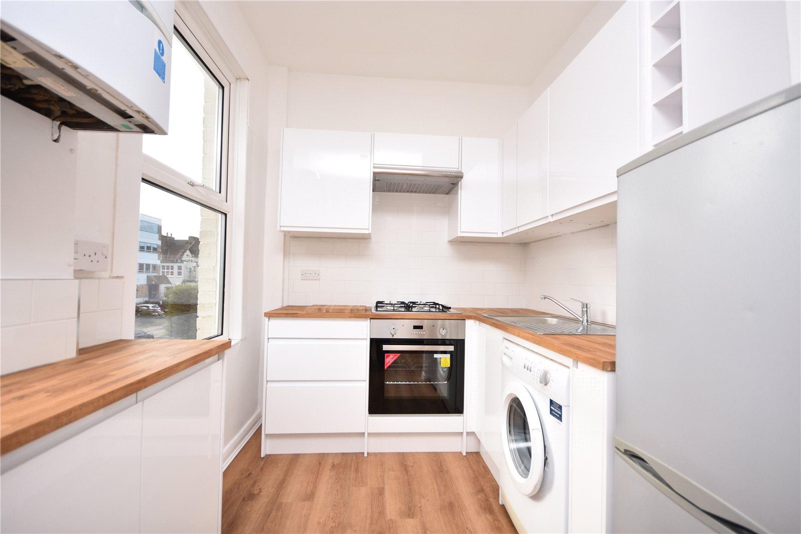 2 bedroom Apartment to rent - Martyn Gerrard
