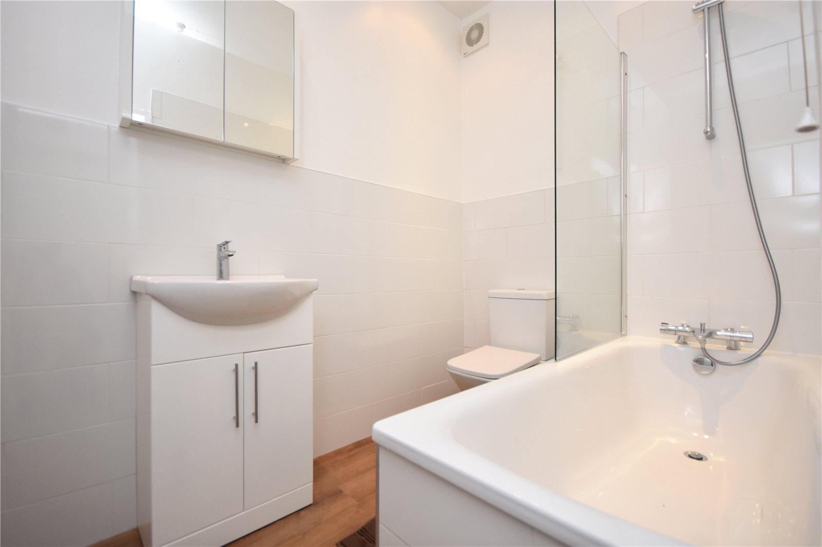 2 bedroom Apartment to rent - Martyn Gerrard