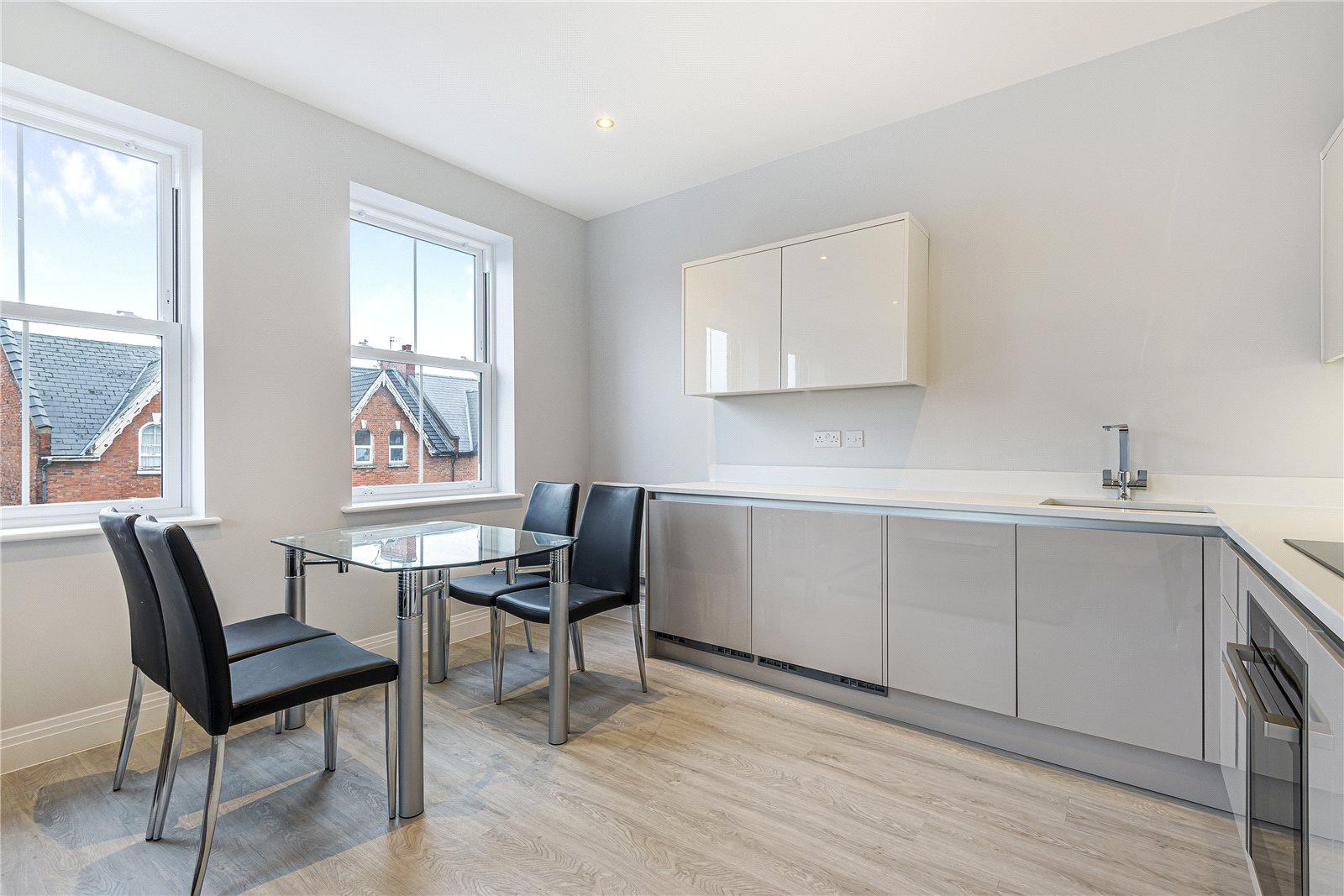 2 bedroom Apartment to rent + ' - Martyn Gerrard