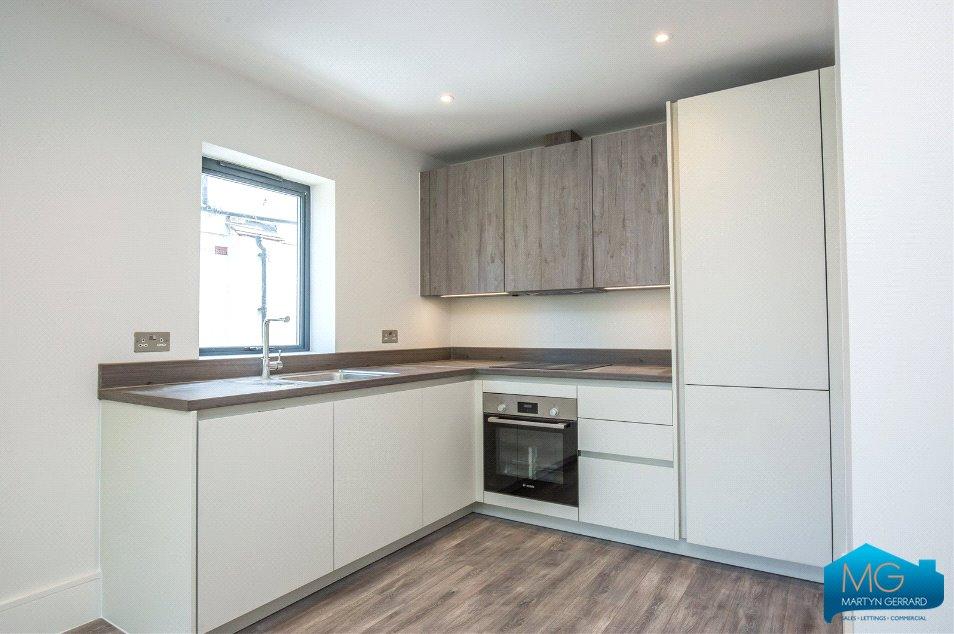 2 bedroom Apartment to rent + ' - Martyn Gerrard
