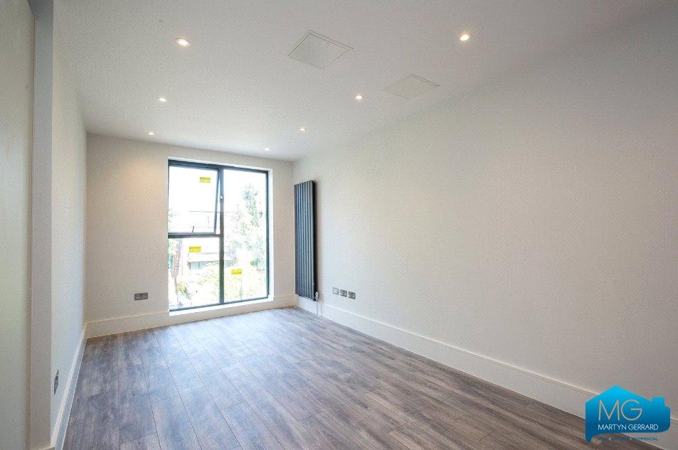 2 bedroom Apartment to rent - Martyn Gerrard