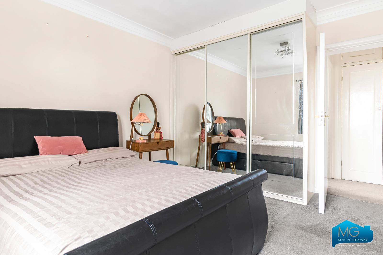 2 bedroom Apartment to rent - Martyn Gerrard