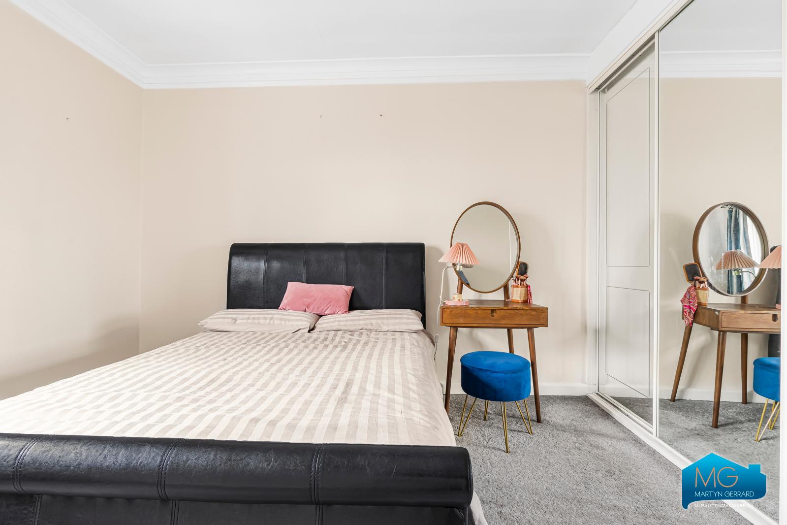 2 bedroom Apartment to rent - Martyn Gerrard