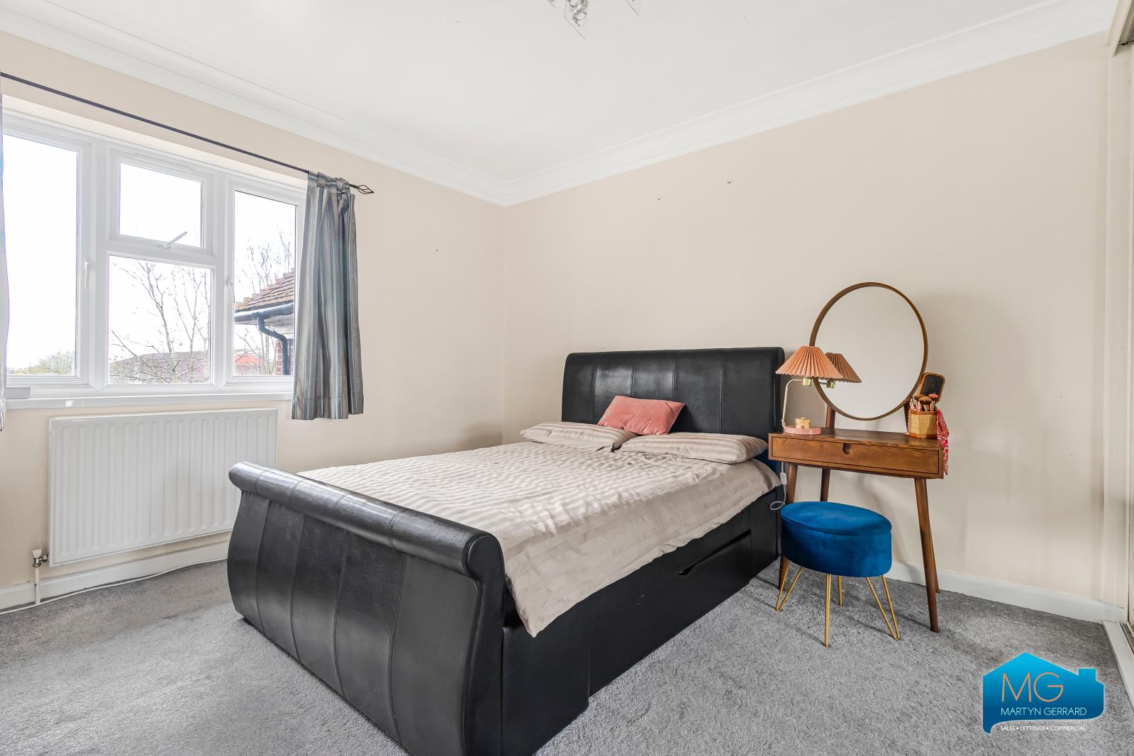 2 bedroom Apartment to rent - Martyn Gerrard