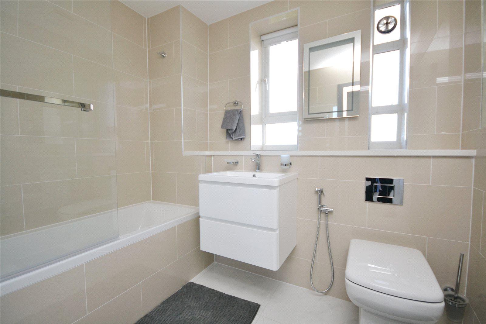 3 bedroom Ground Floor Flat to rent - Martyn Gerrard