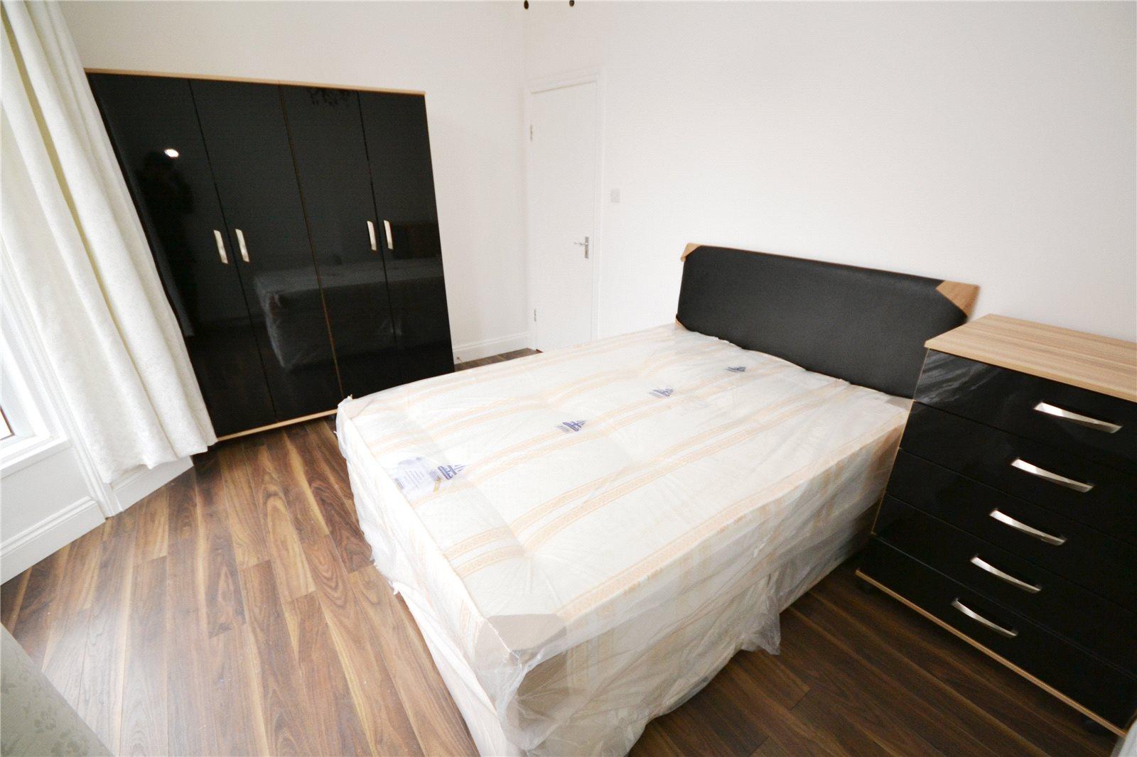 2 bedroom Ground Floor Flat to rent - Martyn Gerrard