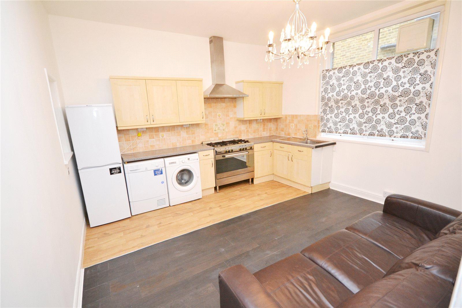 2 bedroom Ground Floor Flat to rent - Martyn Gerrard
