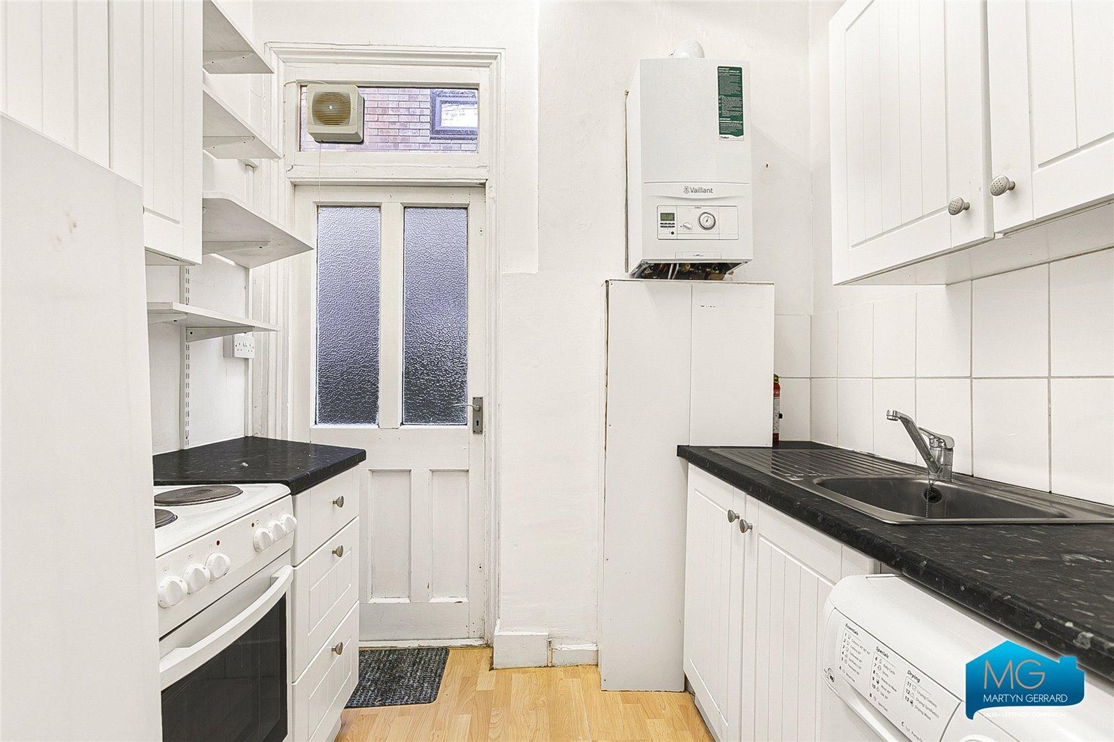2 bedroom Ground Floor Flat to rent - Martyn Gerrard