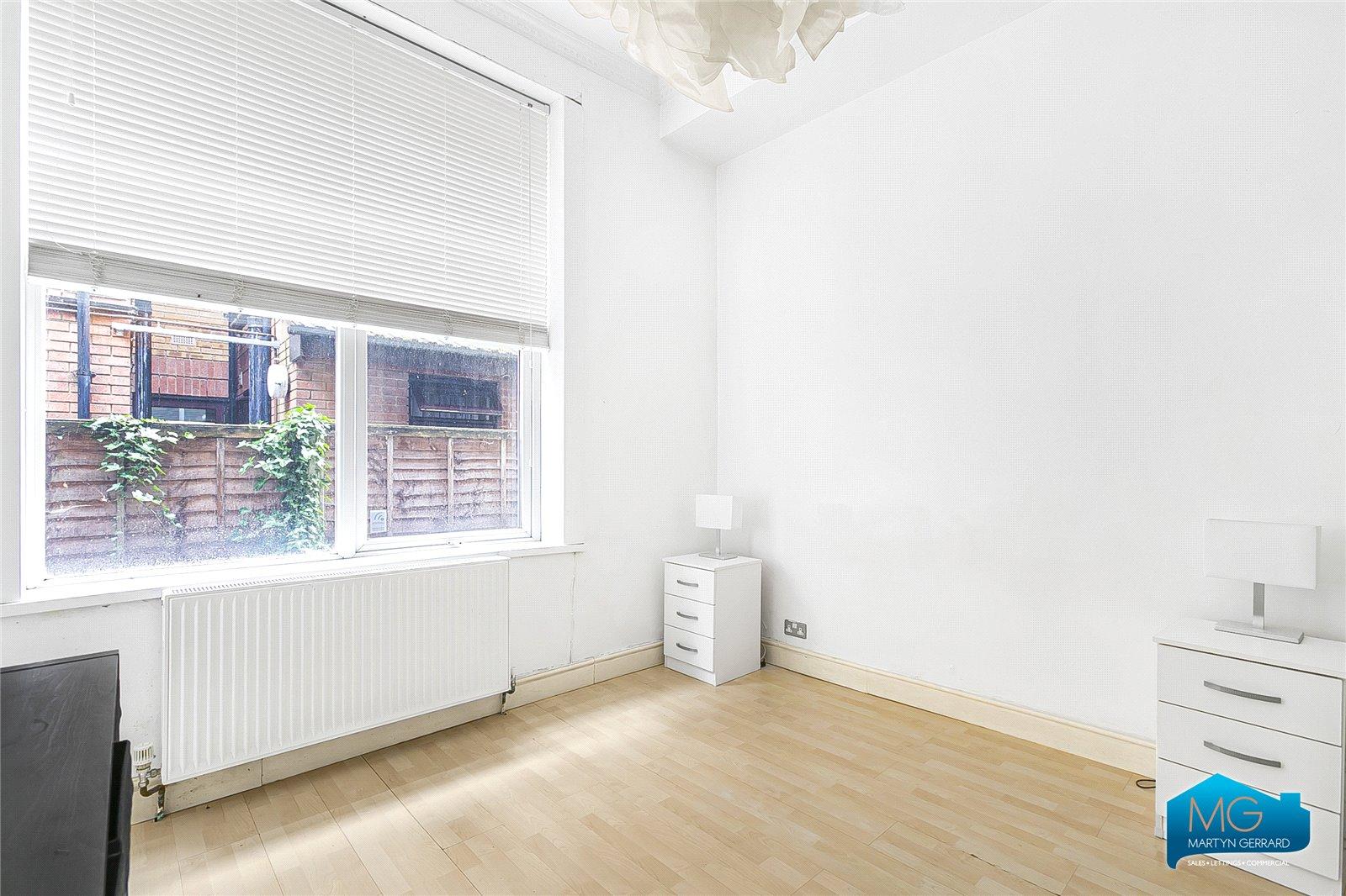 2 bedroom Ground Floor Flat to rent - Martyn Gerrard