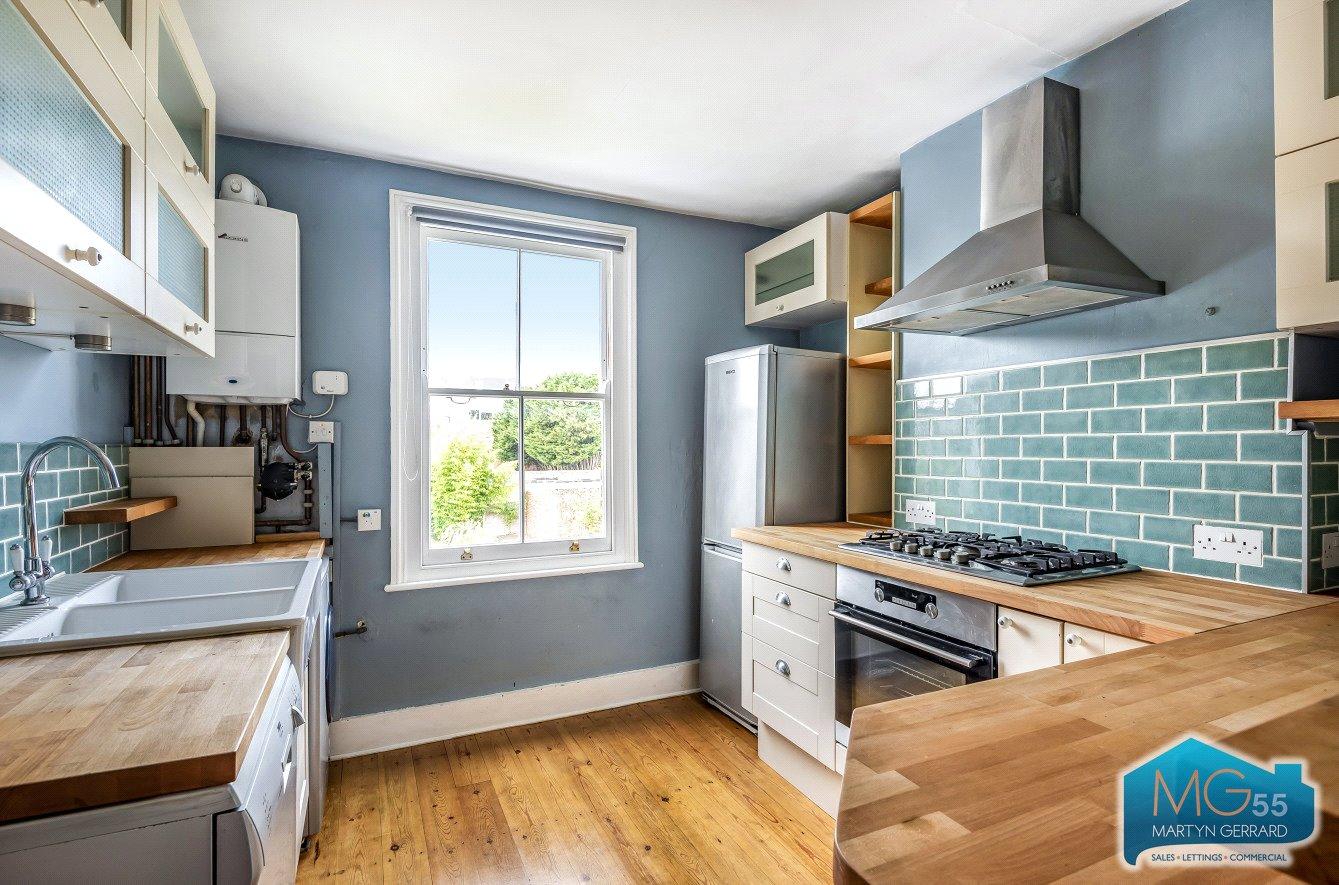 2 bedroom Apartment to rent - Martyn Gerrard