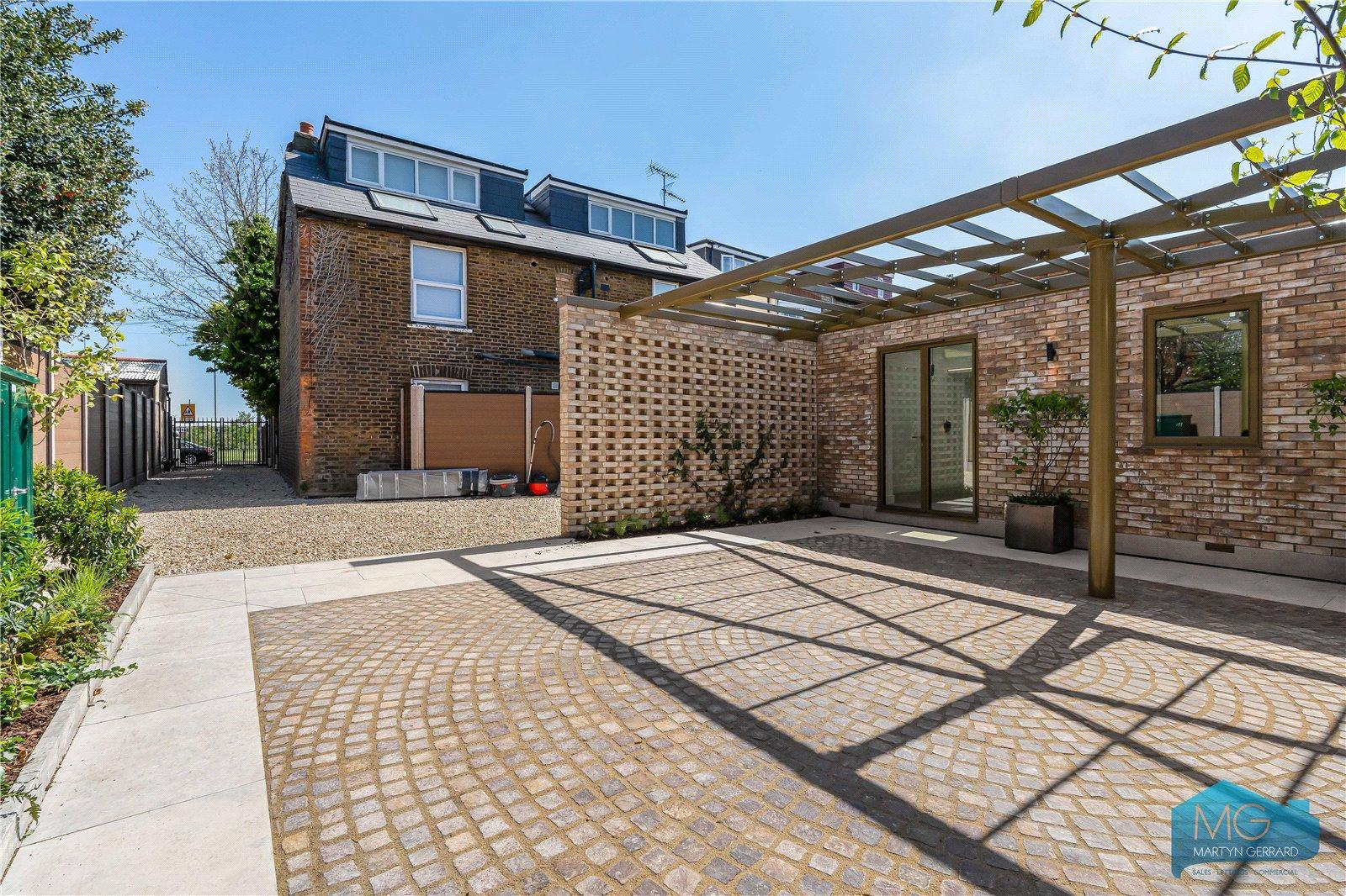 3 bedroom Detached House for sale - Martyn Gerrard