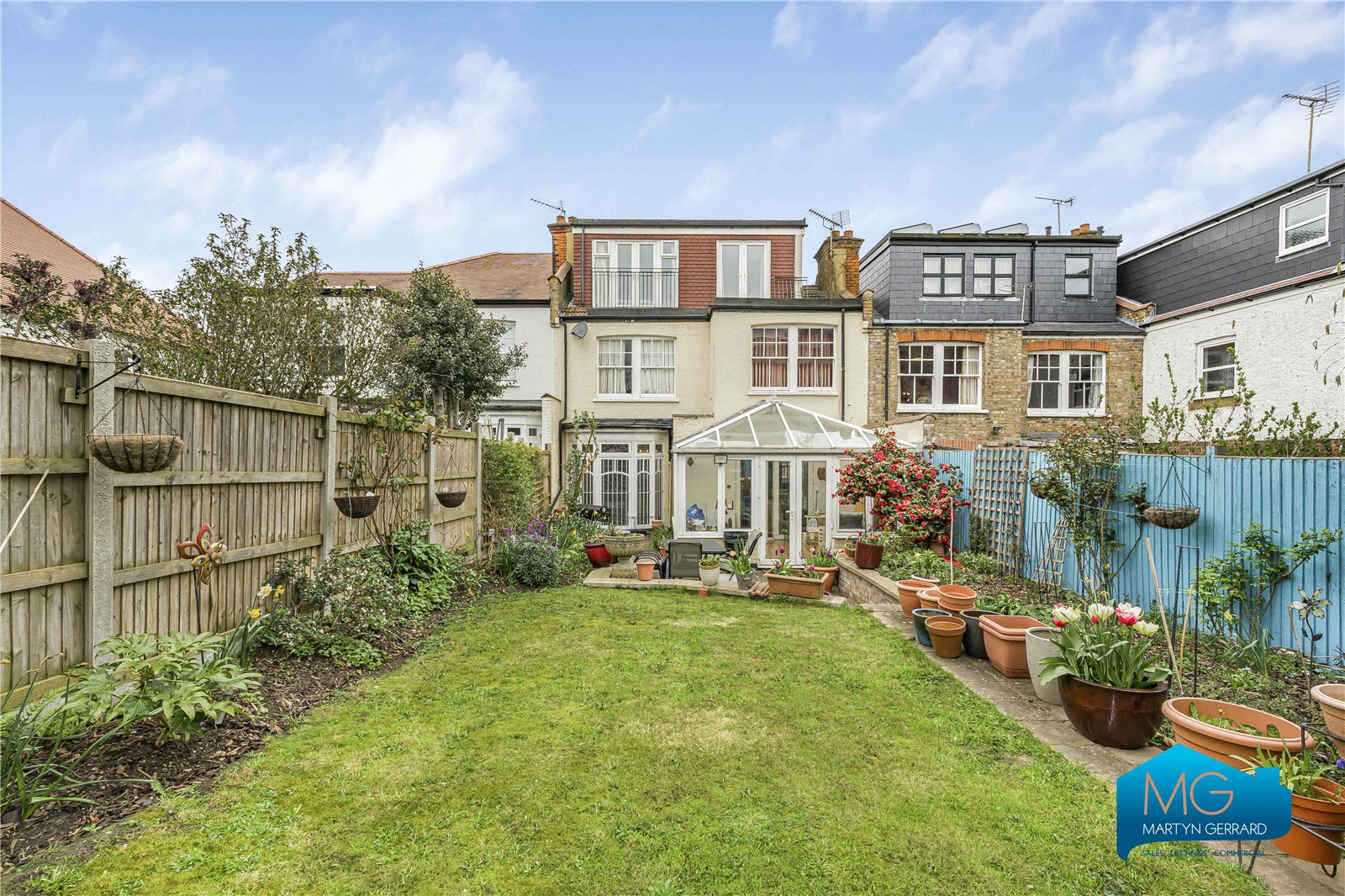 2 bedroom Apartment to rent - Martyn Gerrard
