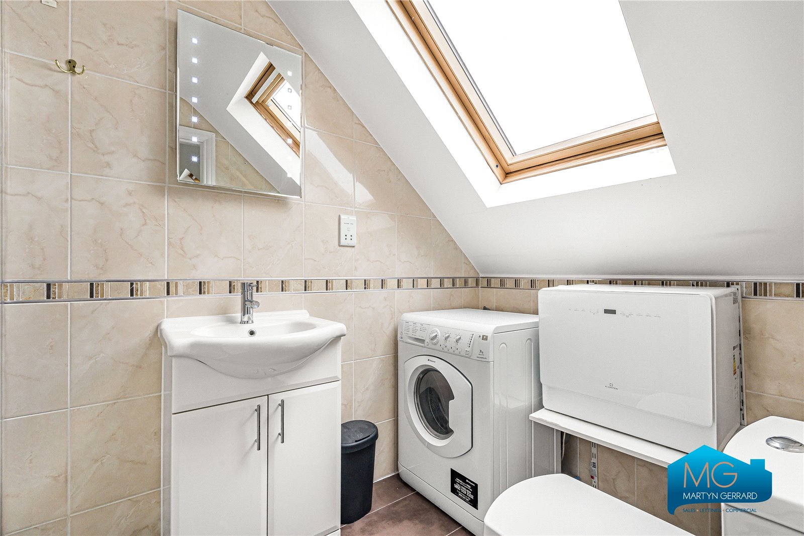 2 bedroom Apartment to rent - Martyn Gerrard
