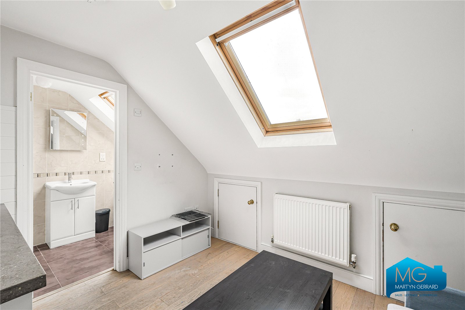 2 bedroom Apartment to rent - Martyn Gerrard